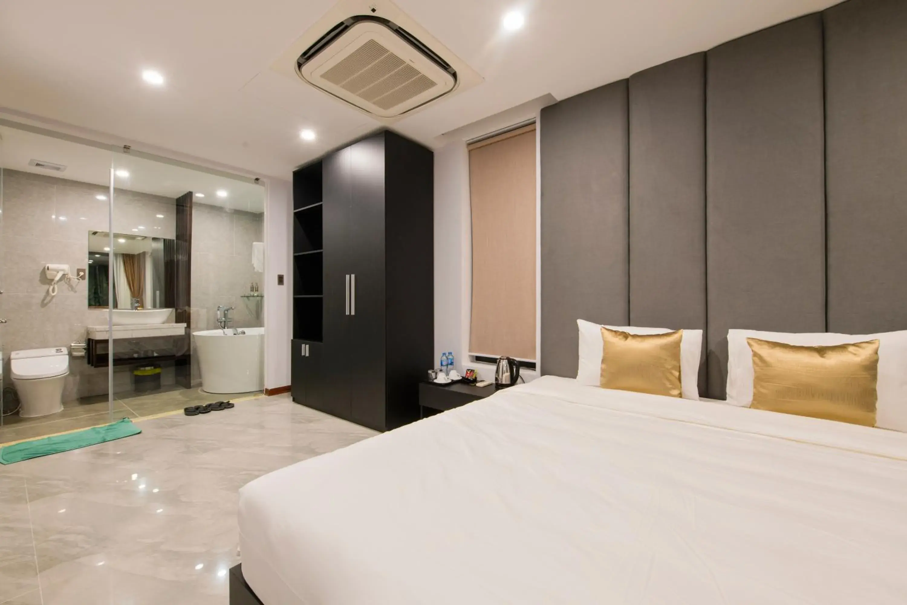 Deluxe Double Room with Bath - single occupancy in Khong Cam Garden Villas Deluxe Double Room with Bath - single occupancy in Khong Cam Garden Villas