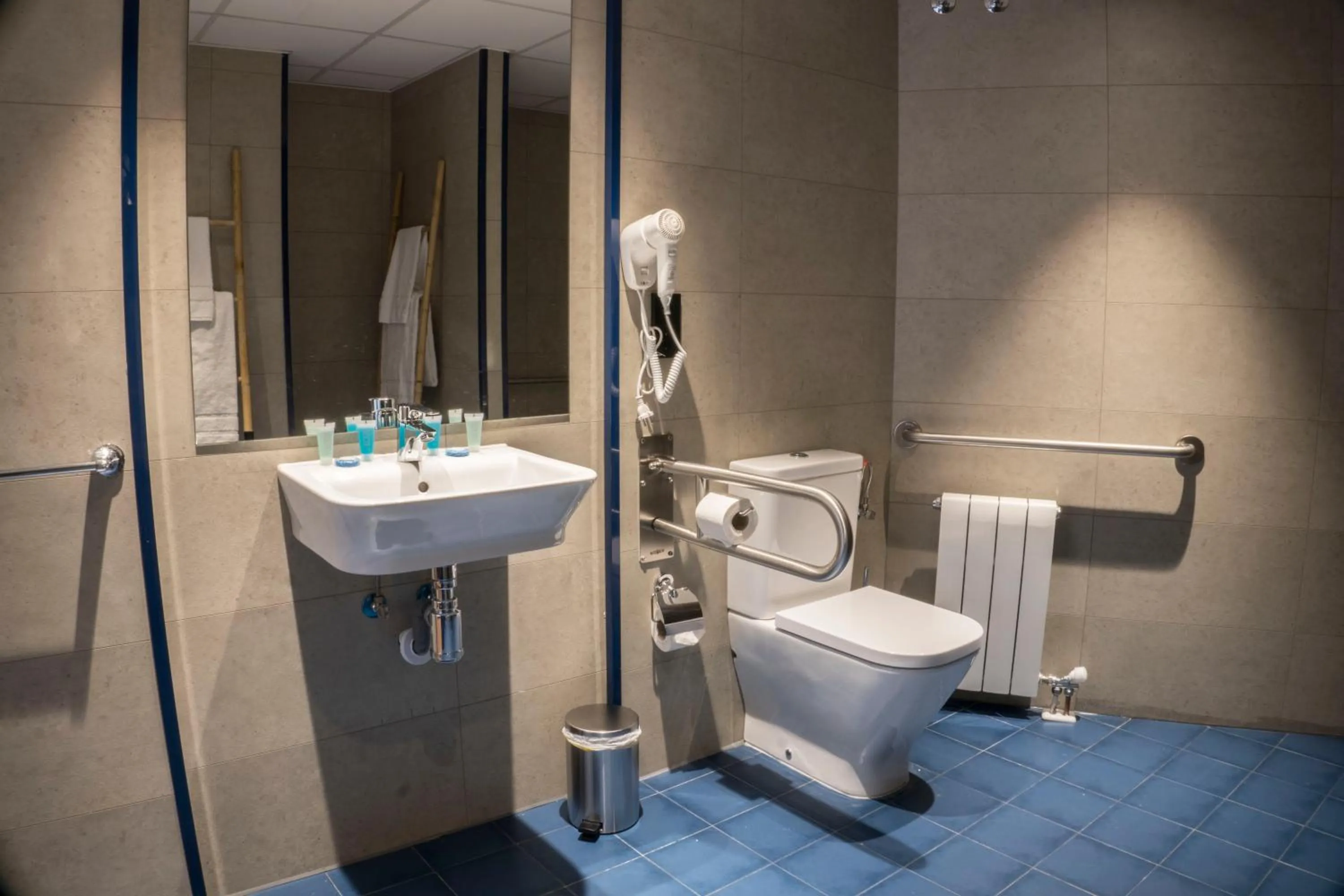 Bathroom in Hotel Alda Jolio Jaca