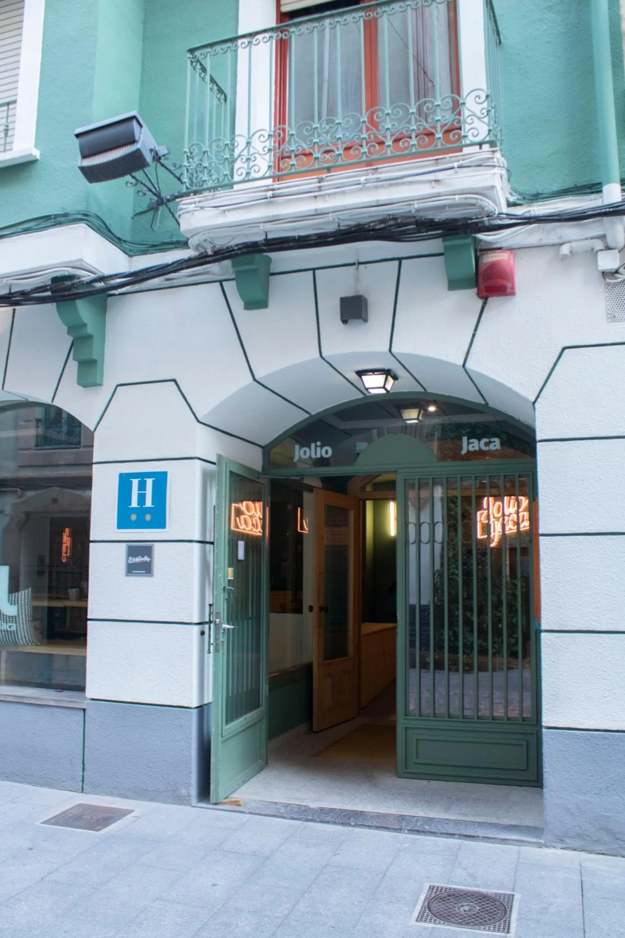 Facade/entrance in Hotel Alda Jolio Jaca