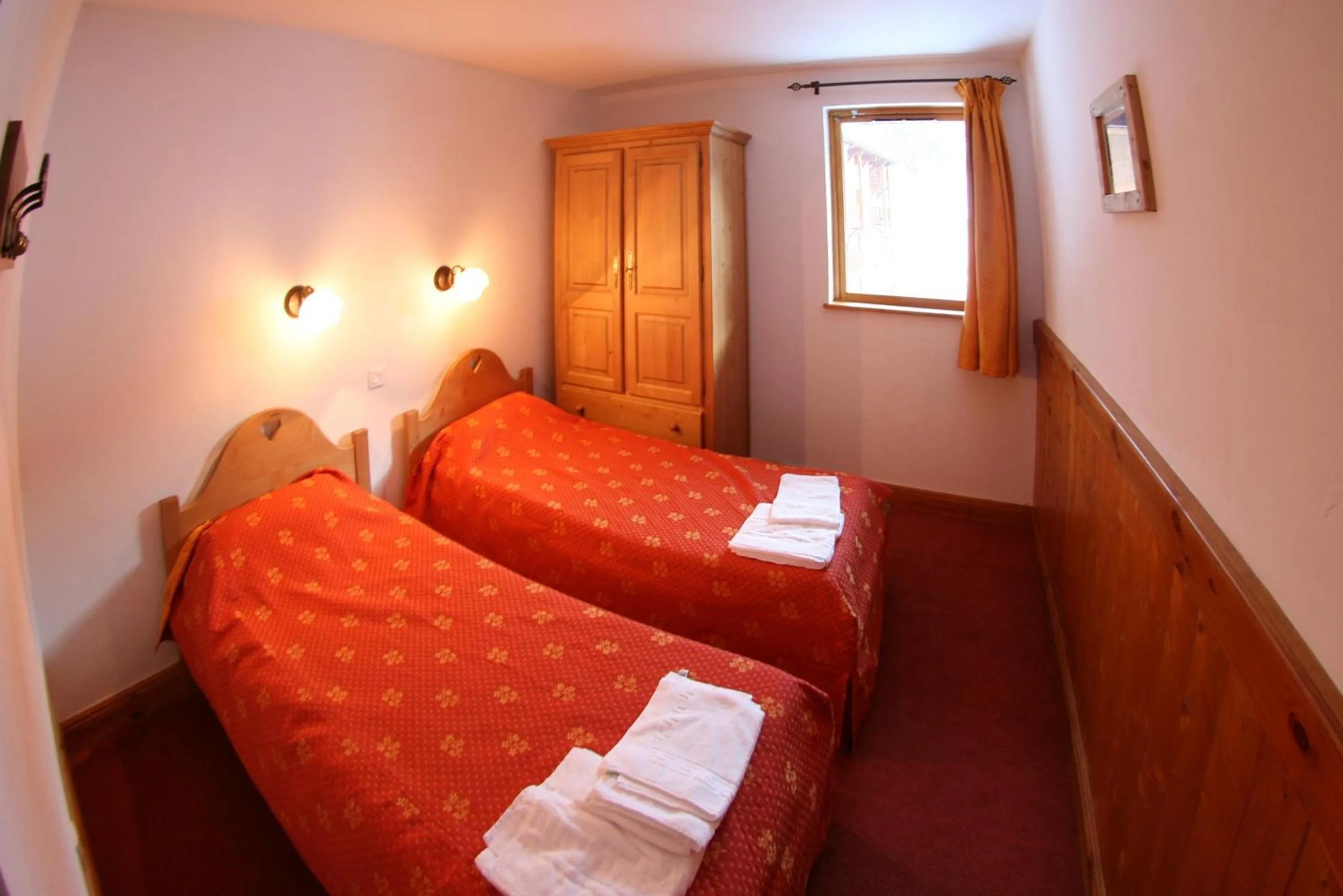 Bed in Chalet des Neiges Oz en Oisans