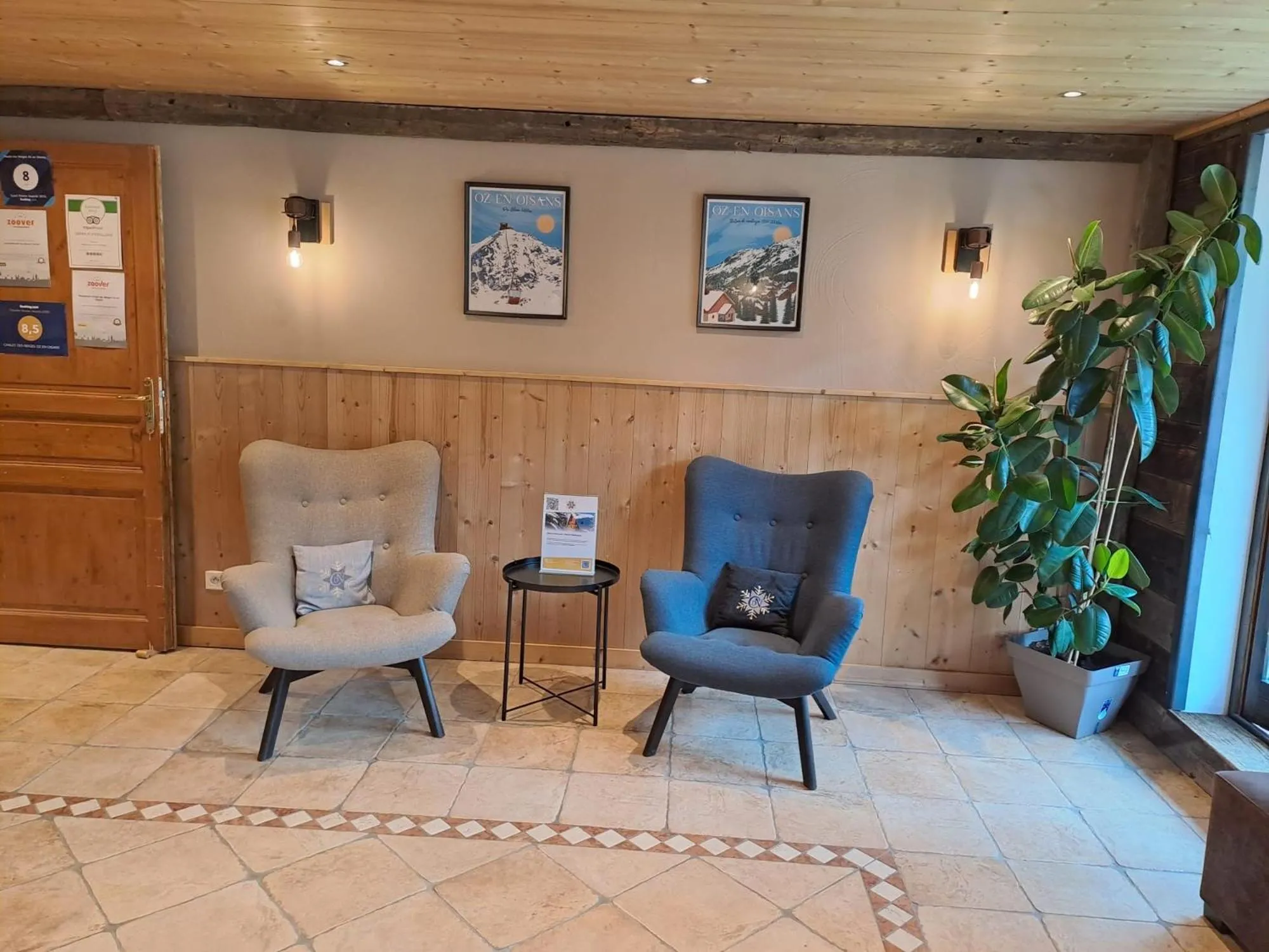 Lobby or reception in Chalet des Neiges Oz en Oisans