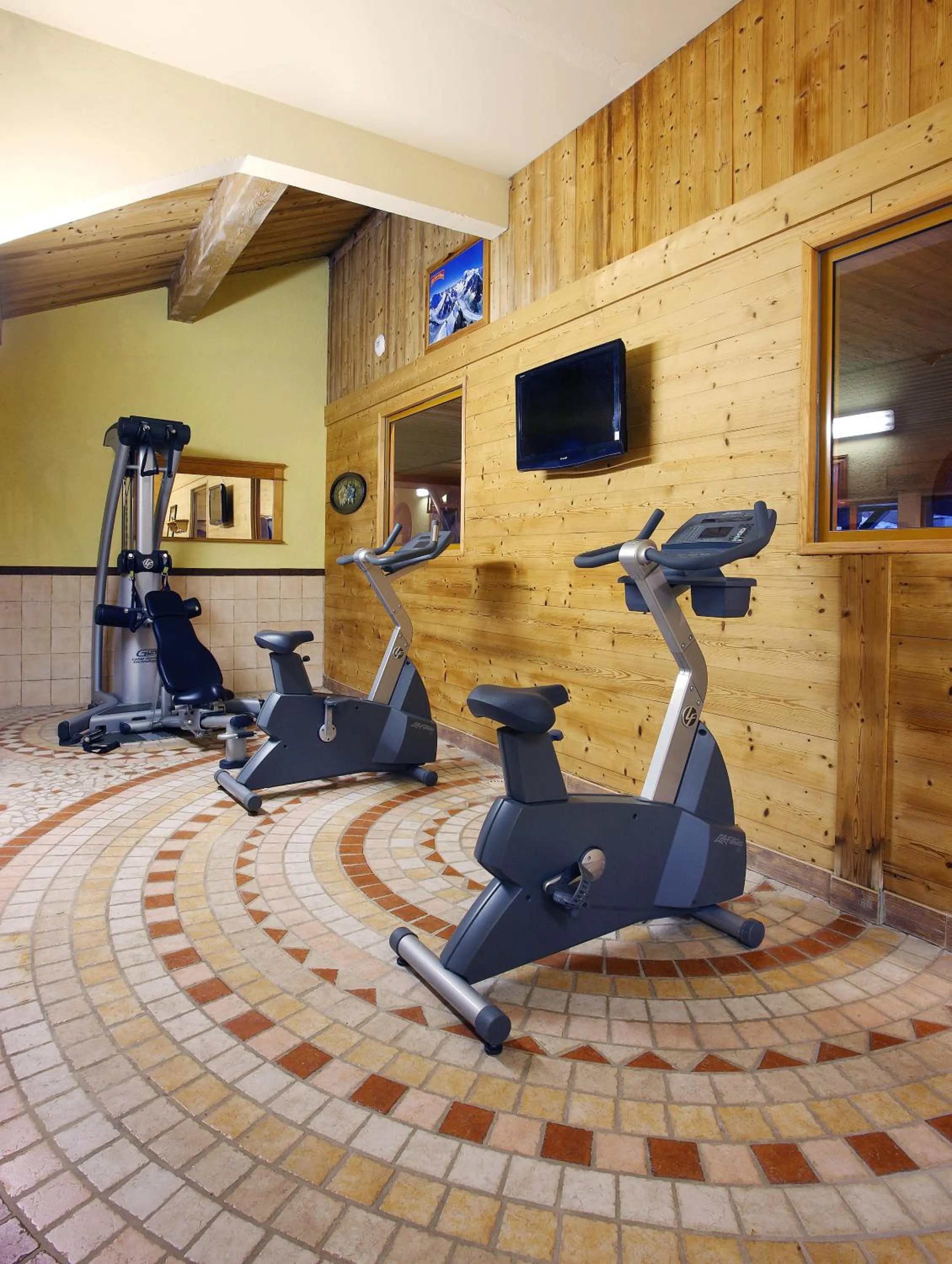 Fitness centre/facilities in Résidence Les Arolles by Les Etincelles
