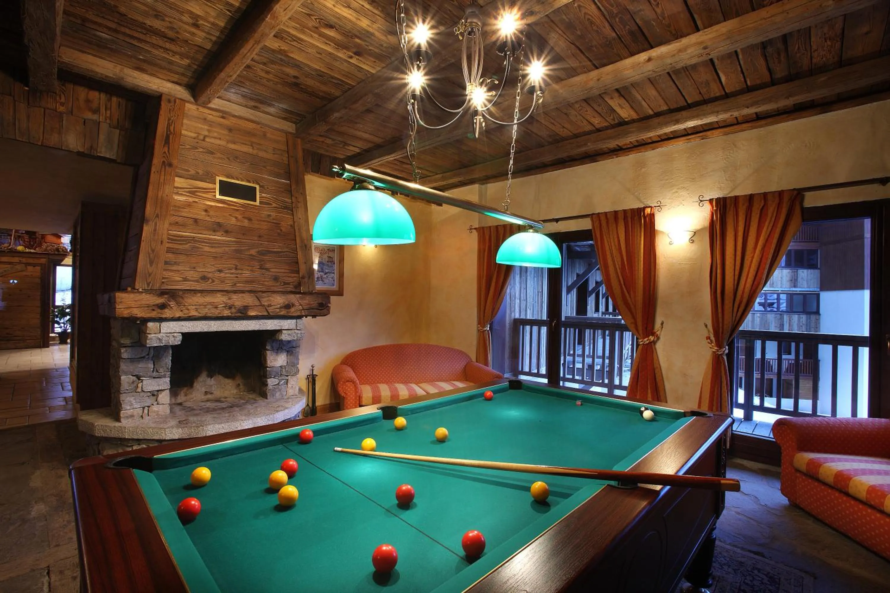 Billiard in Résidence Les Arolles by Les Etincelles