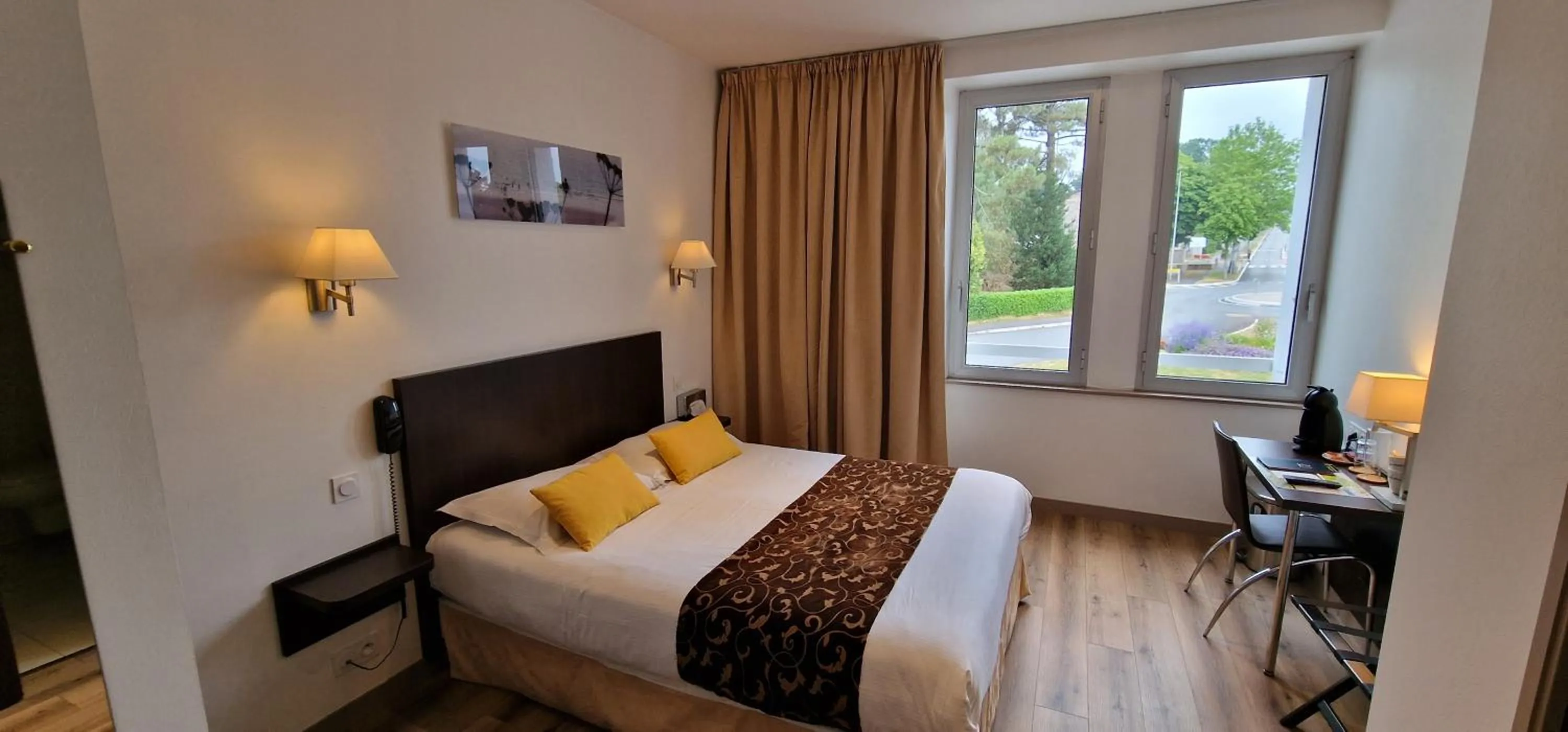 Photo of the whole room, Bed in Hotel le Bellevue