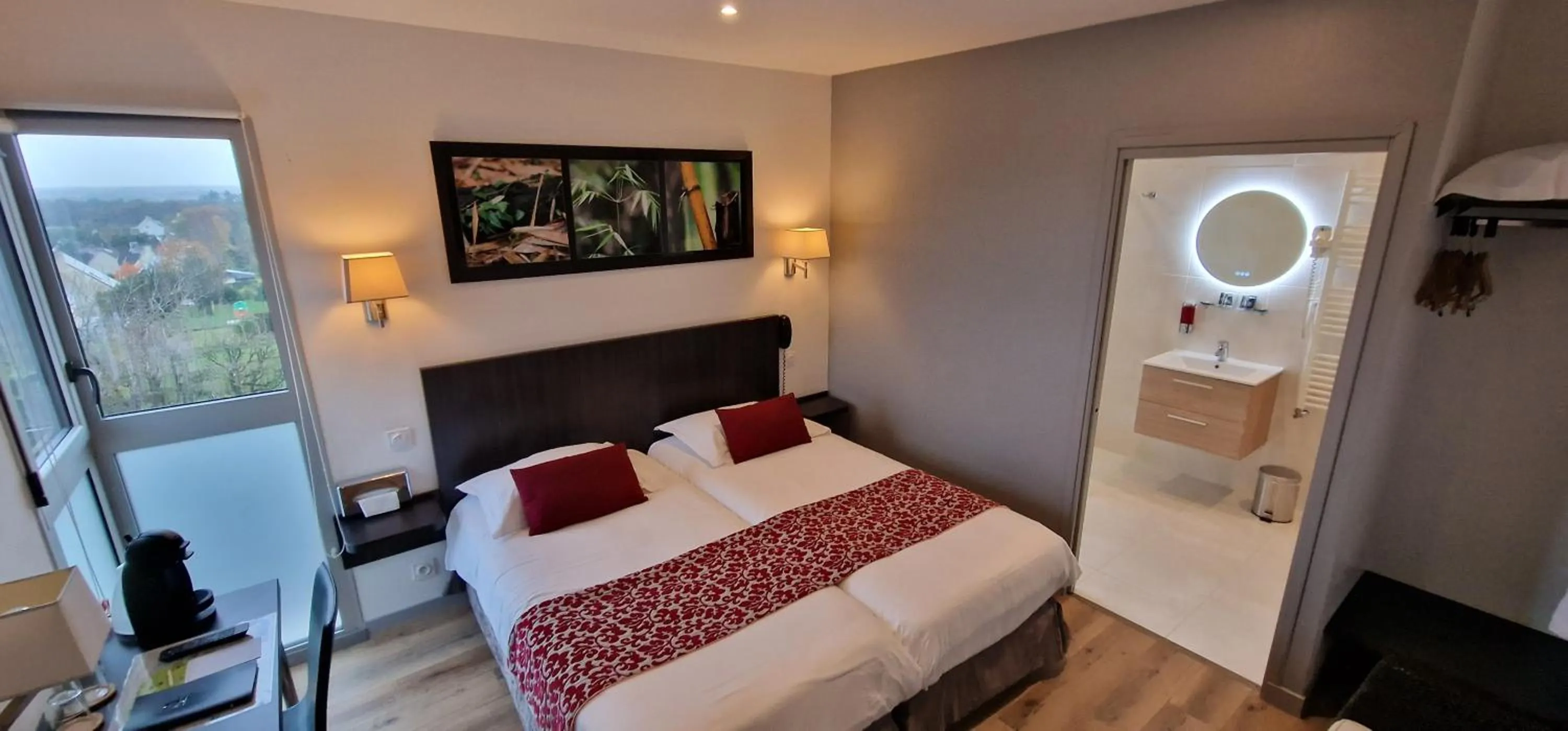 Photo of the whole room, Bed in Hotel le Bellevue