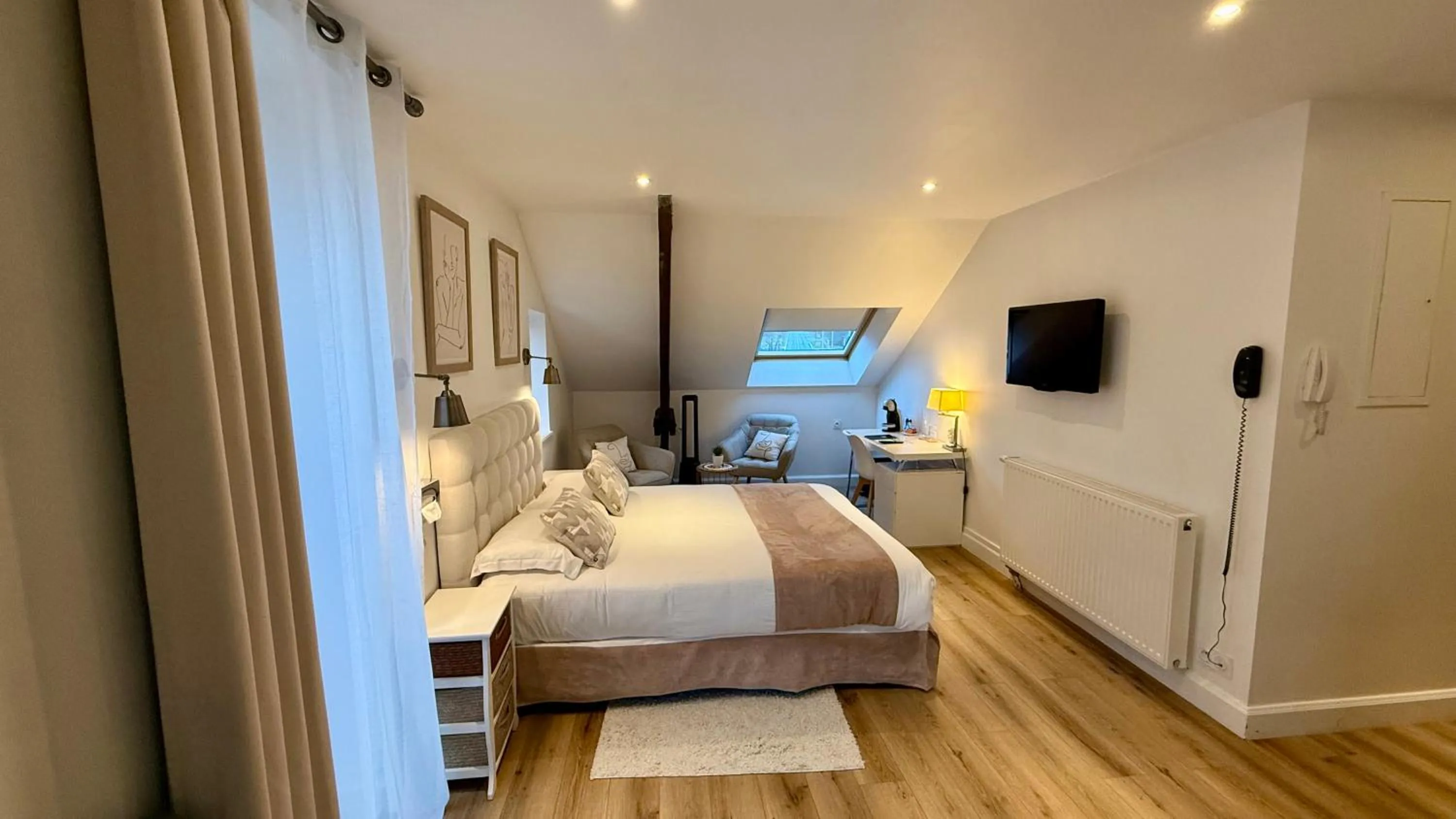 Bedroom, Bed in Hotel le Bellevue