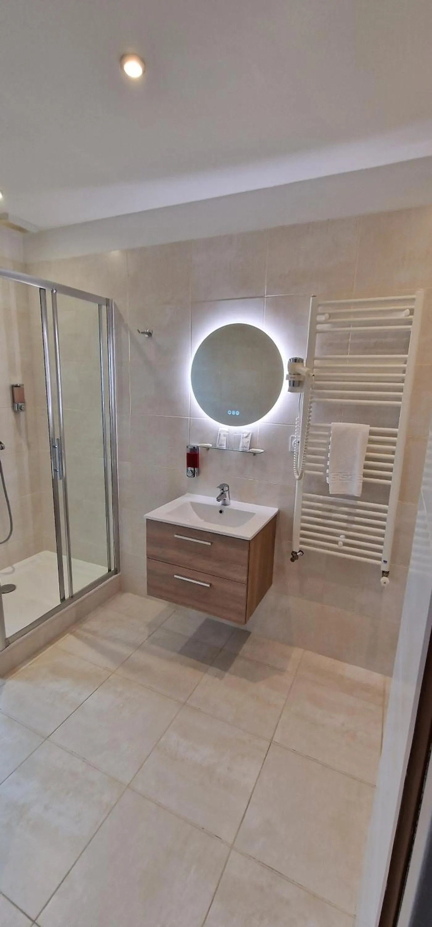 Bathroom in Hotel le Bellevue