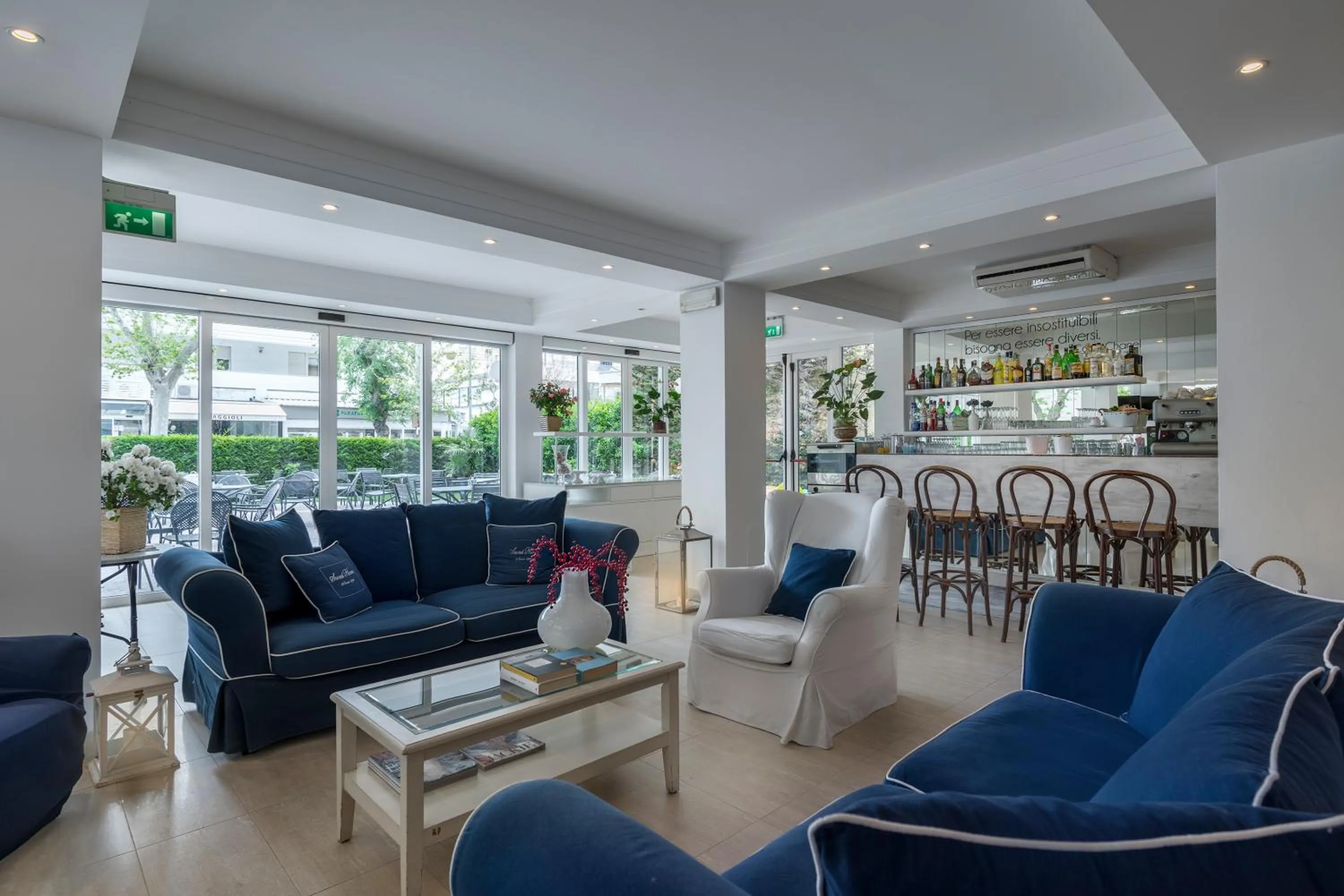 Communal lounge/ TV room in Hotel Corona