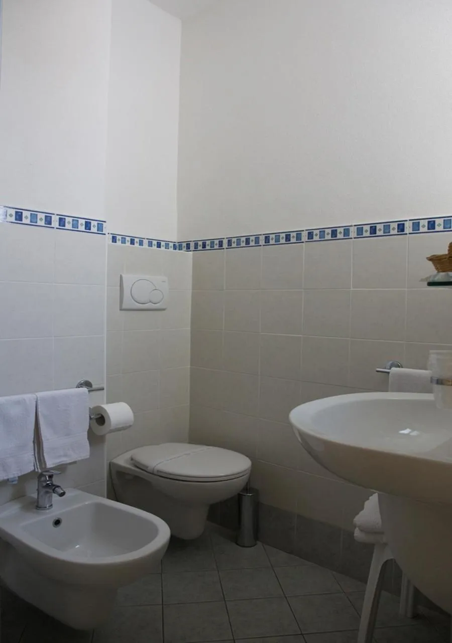 Shower in Hotel Corona