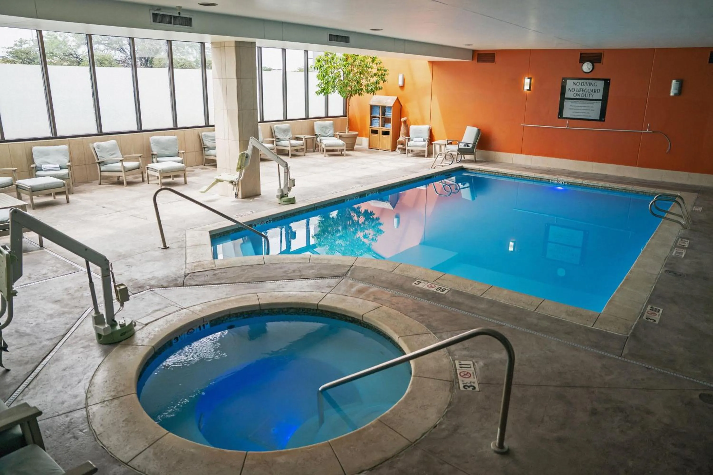 Pool view in Embassy Suites by Hilton Denver Central Park