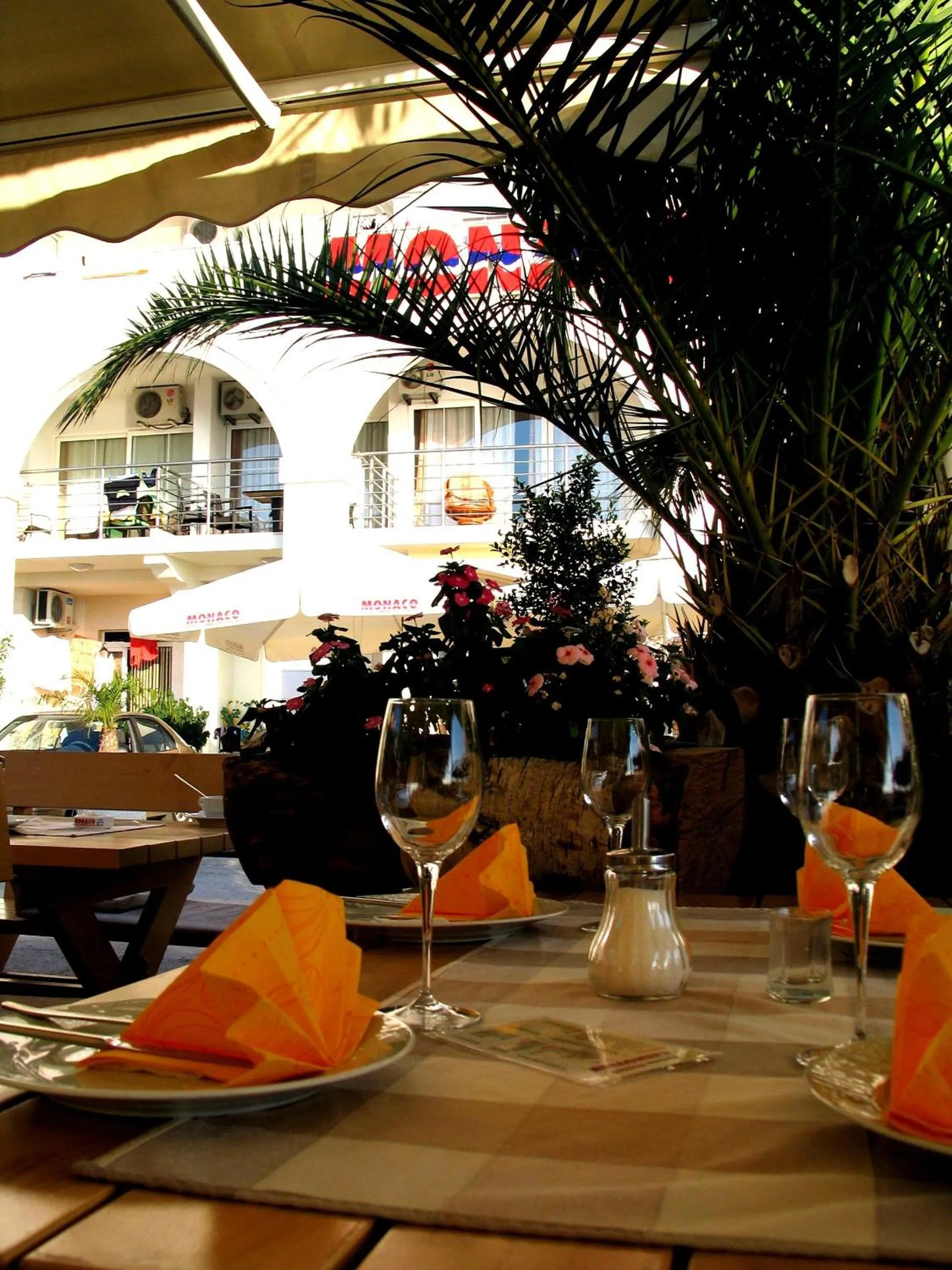 Restaurant/places to eat in Apartments Stević - Monaco