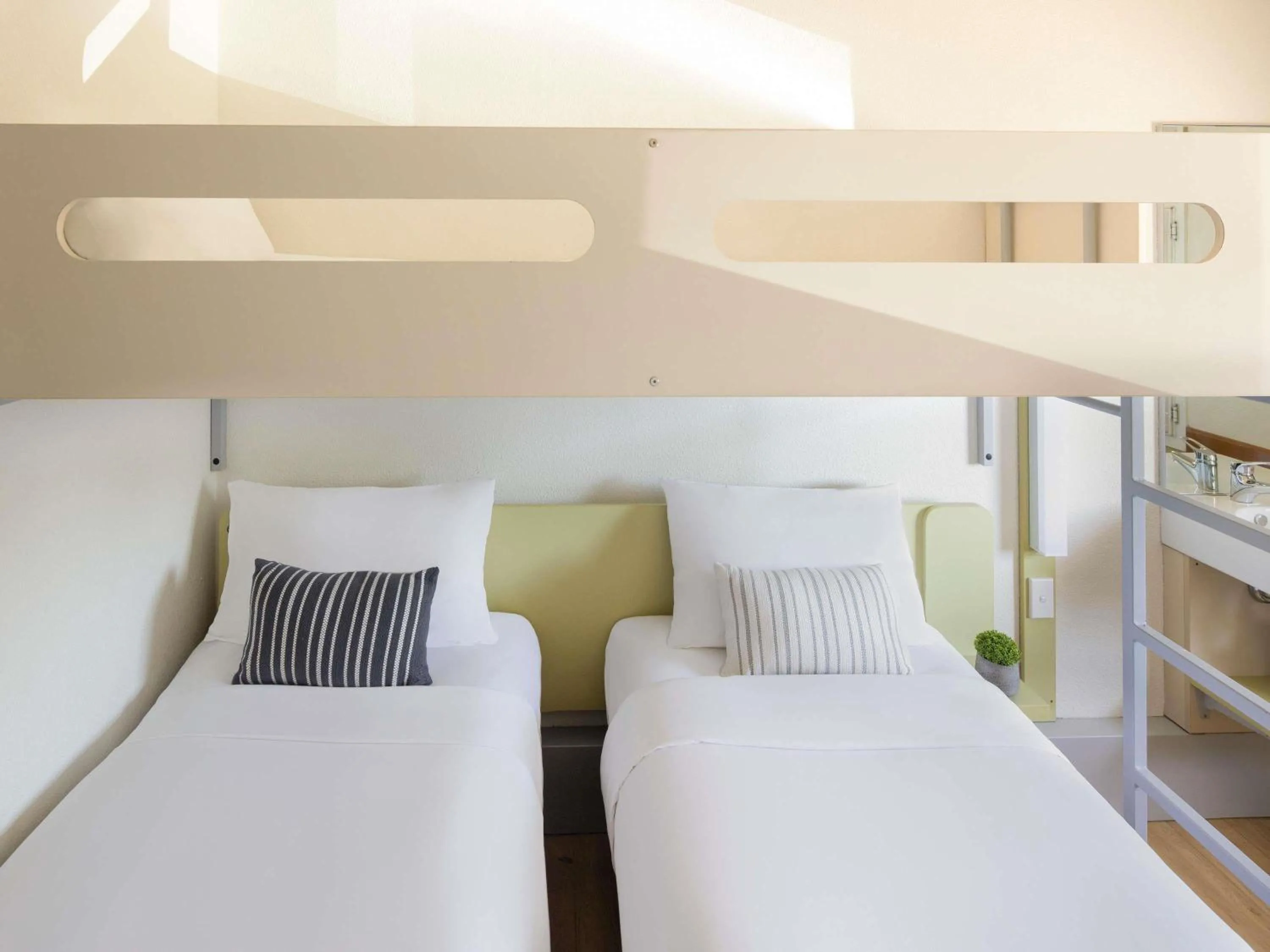 Bedroom, Bed in ibis Budget - Newcastle