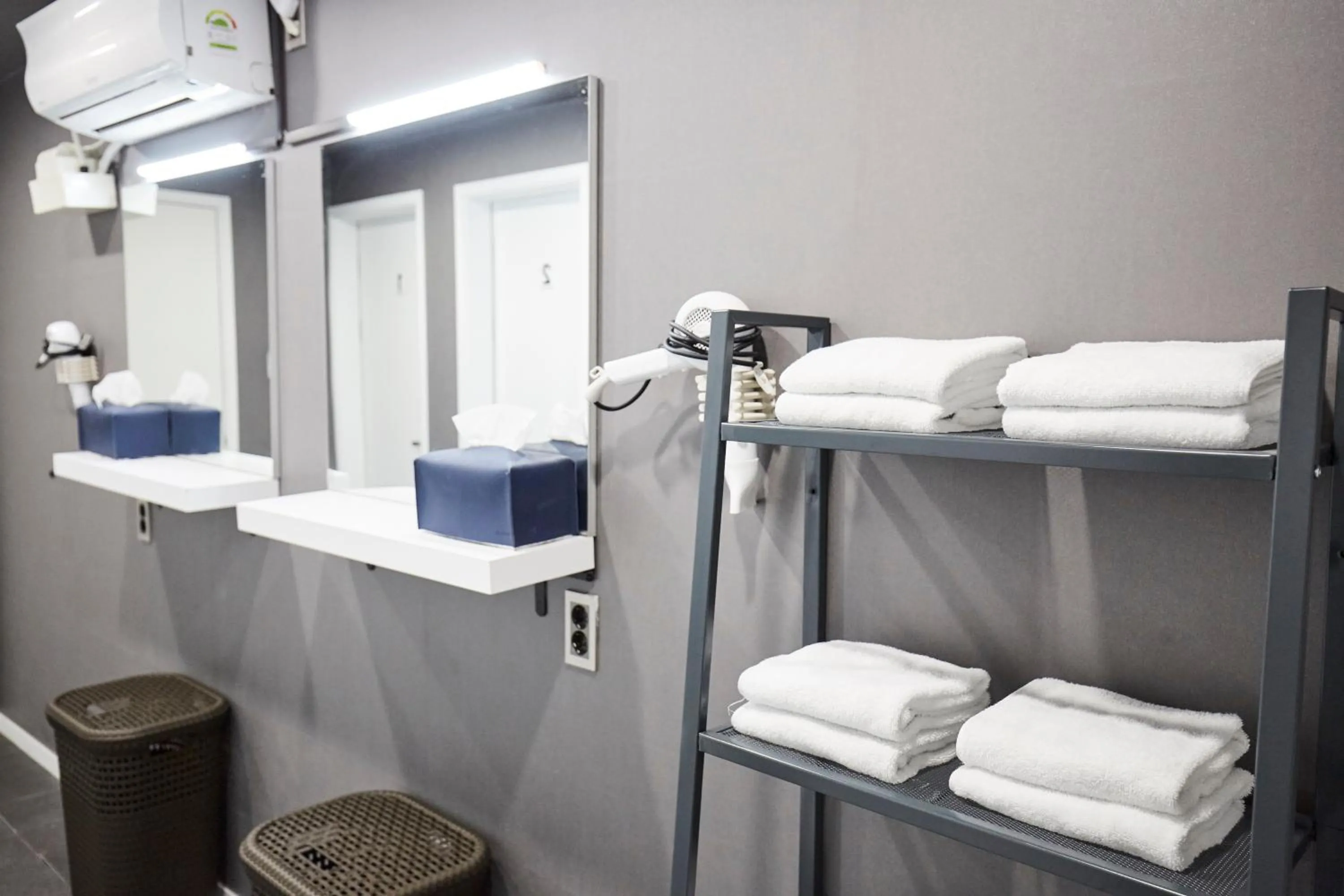 Shower in THE CAPSULE Myeongdong