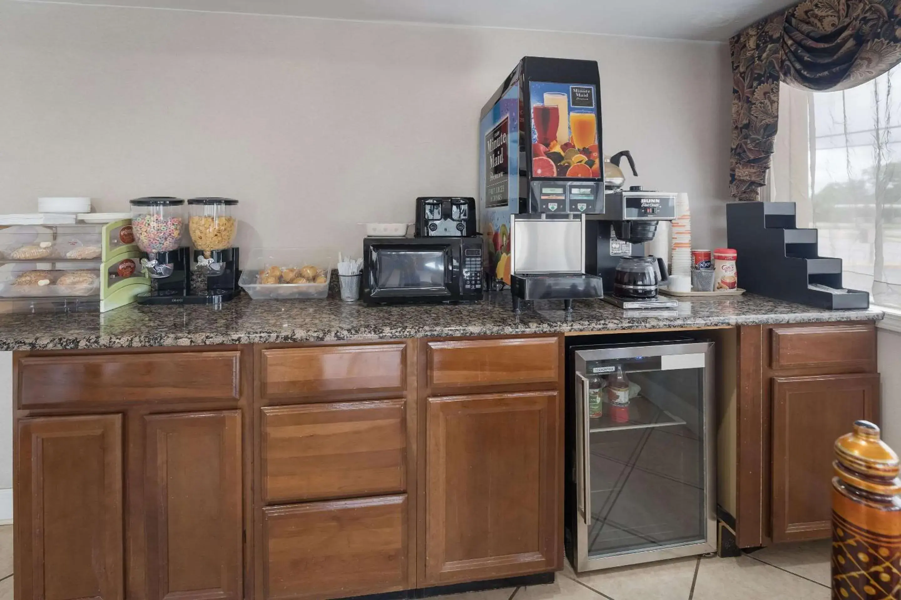 Breakfast in Econo Lodge Thomaston Breakfast in Econo Lodge Thomaston