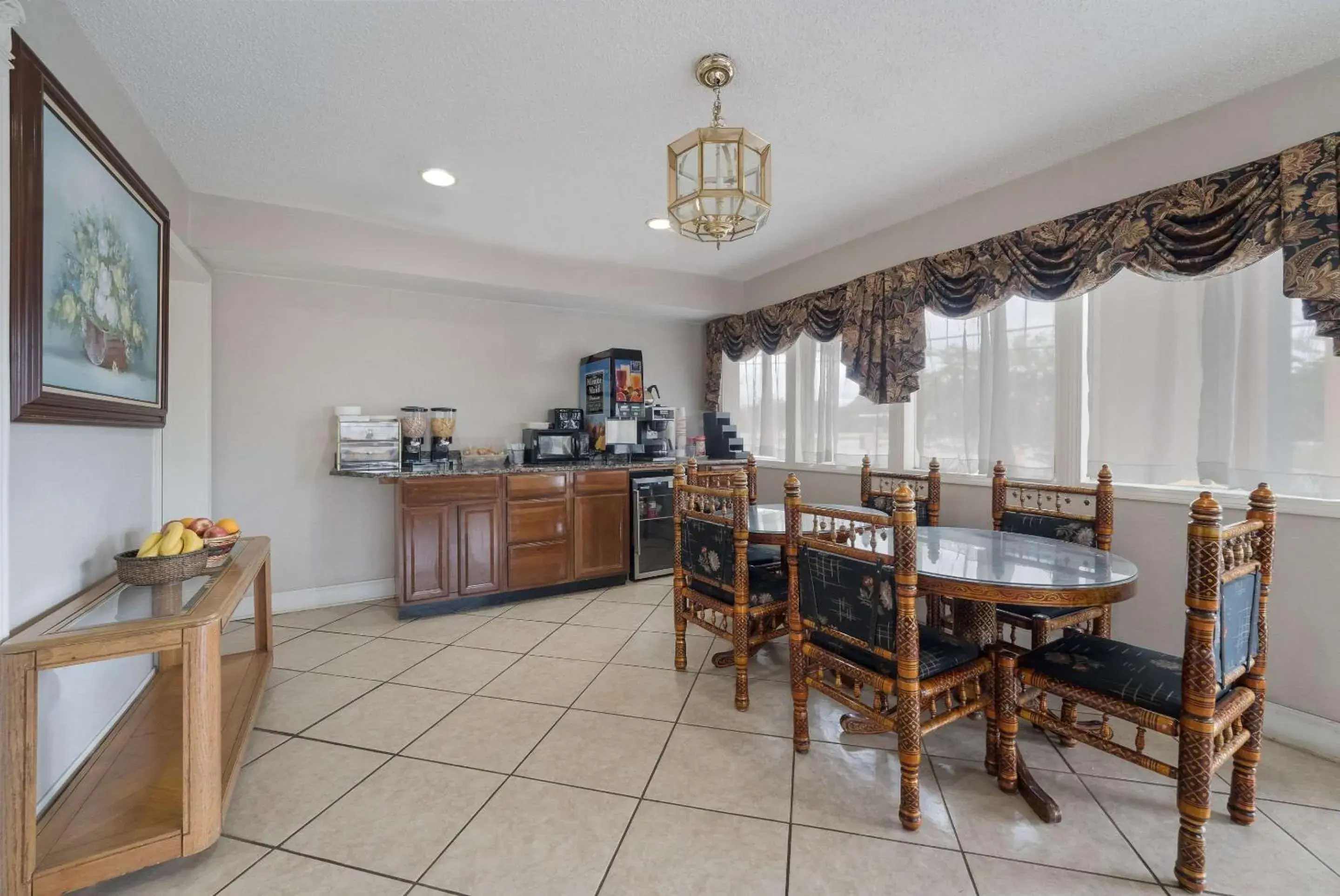 Breakfast in Econo Lodge Thomaston Breakfast in Econo Lodge Thomaston