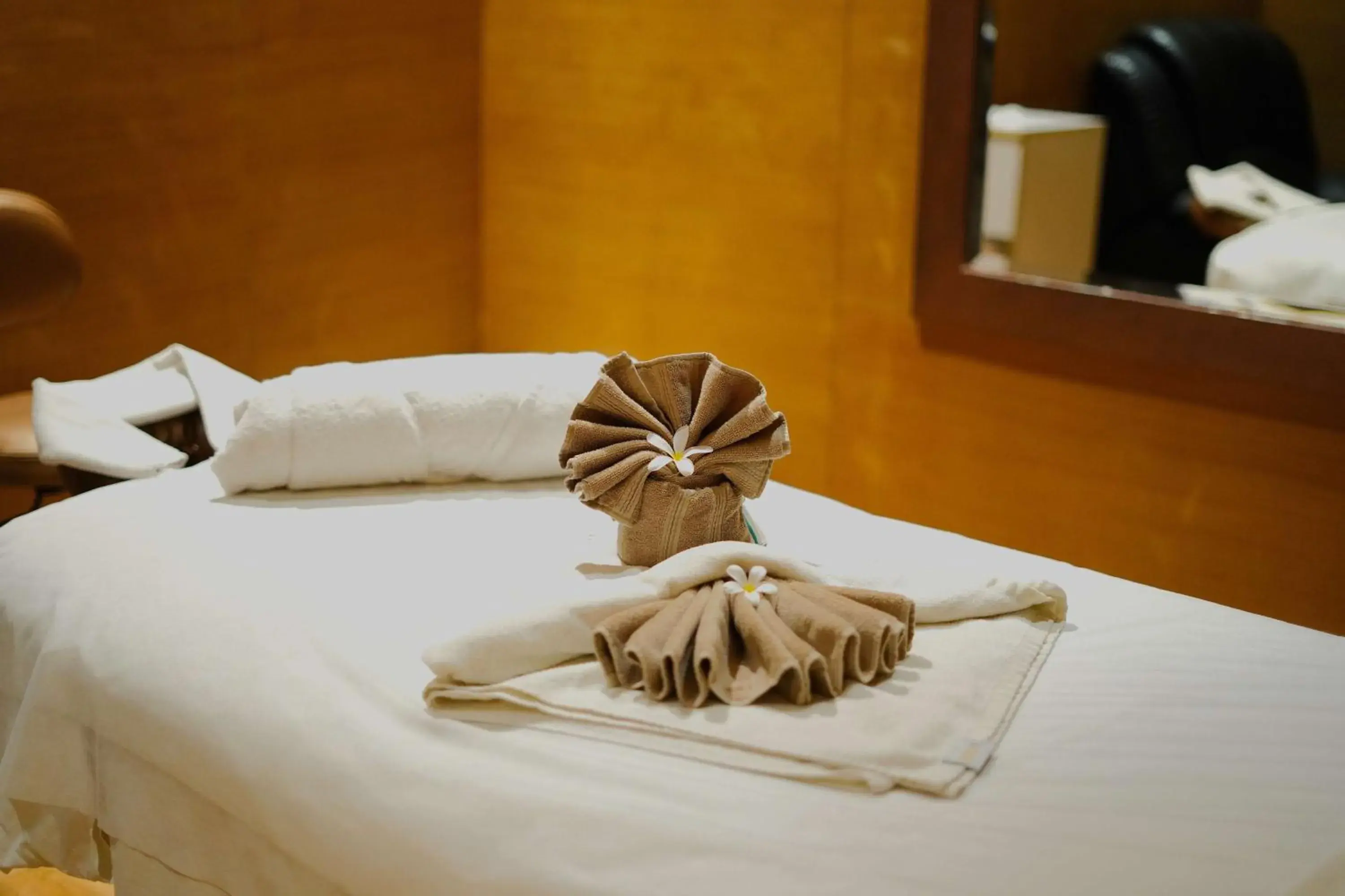 Spa and wellness centre/facilities, Bed in Radisson Blu Hotel New Delhi Paschim Vihar Spa and wellness centre/facilities, Bed in Radisson Blu Hotel New Delhi Paschim Vihar