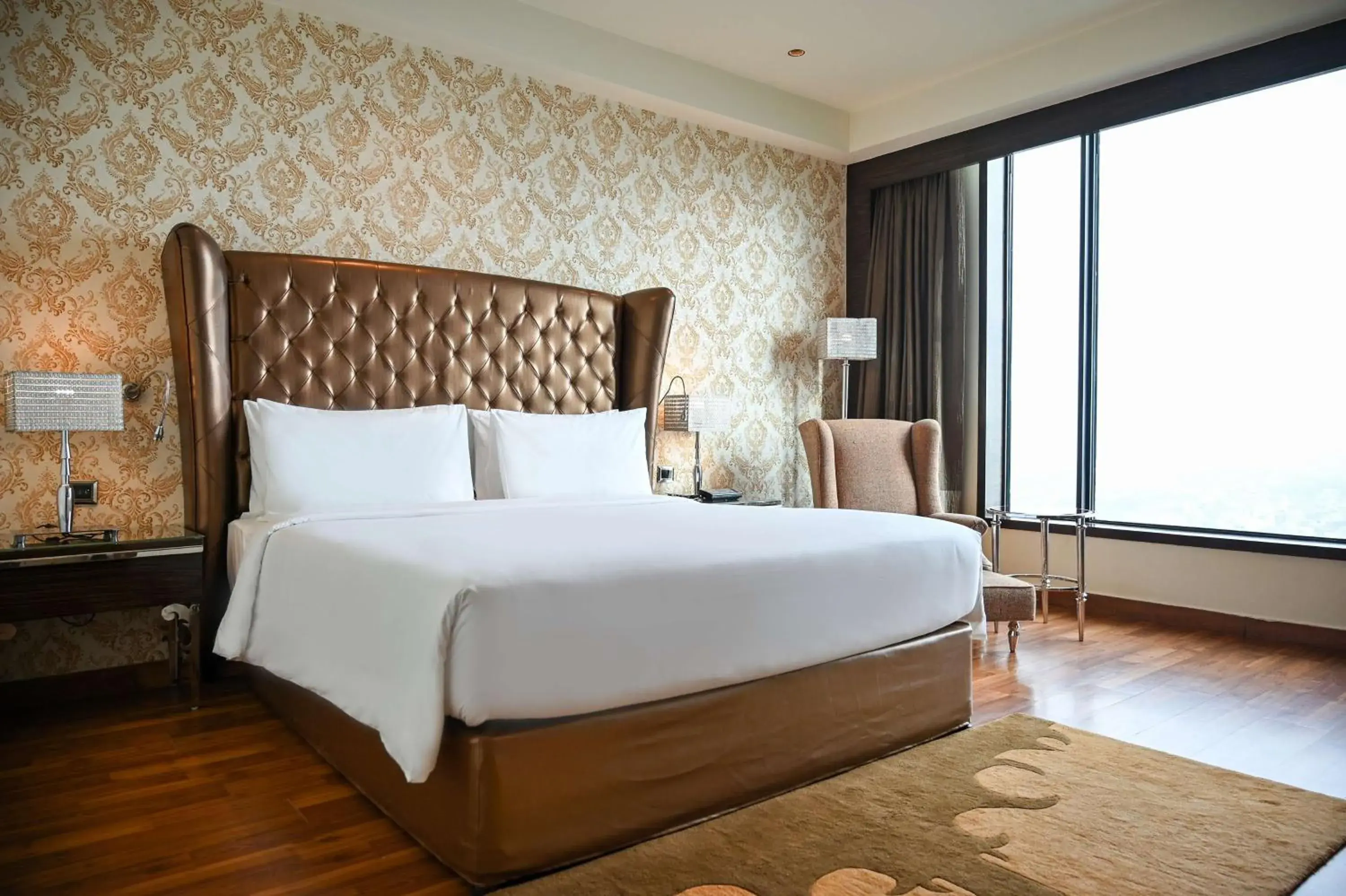 Business class Room with Bath tub - Buy 1 Get 1 @ORO & 15% discount on hotel services in Radisson Blu Hotel New Delhi Paschim Vihar Business class Room with Bath tub - Buy 1 Get 1 @ORO & 15% discount on hotel services in Radisson Blu Hotel New Delhi Paschim Vihar