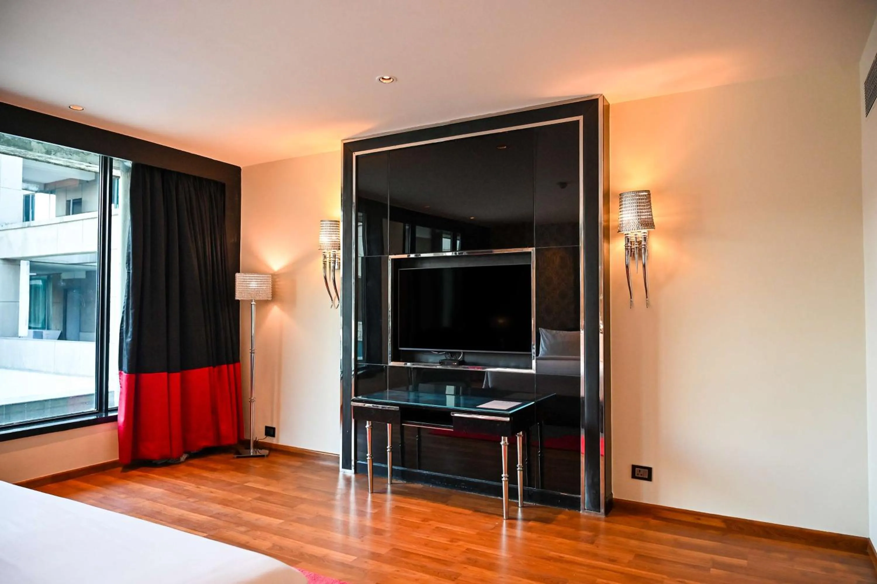 Photo of the whole room, Bed in Radisson Blu Hotel New Delhi Paschim Vihar