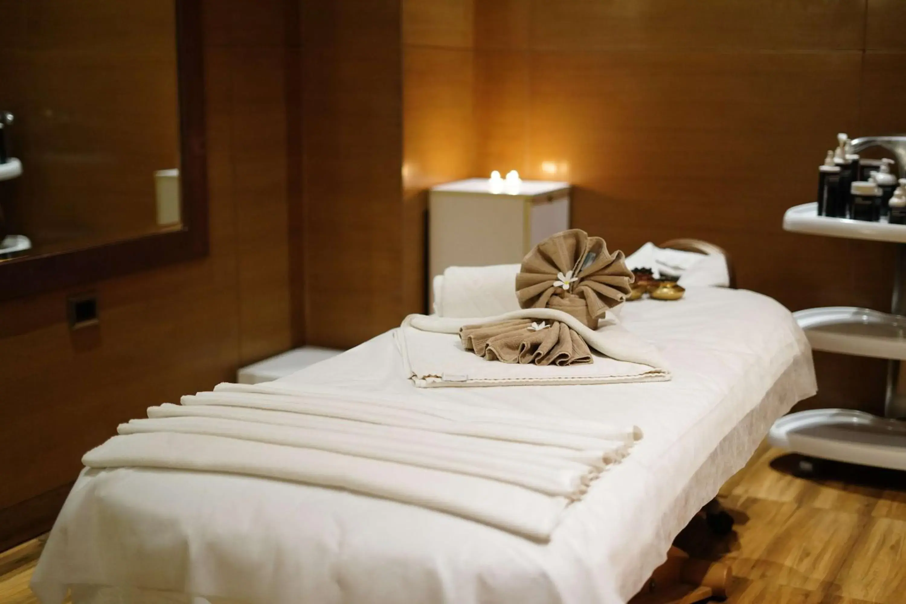 Spa and wellness centre/facilities, Bed in Radisson Blu Hotel New Delhi Paschim Vihar Spa and wellness centre/facilities, Bed in Radisson Blu Hotel New Delhi Paschim Vihar