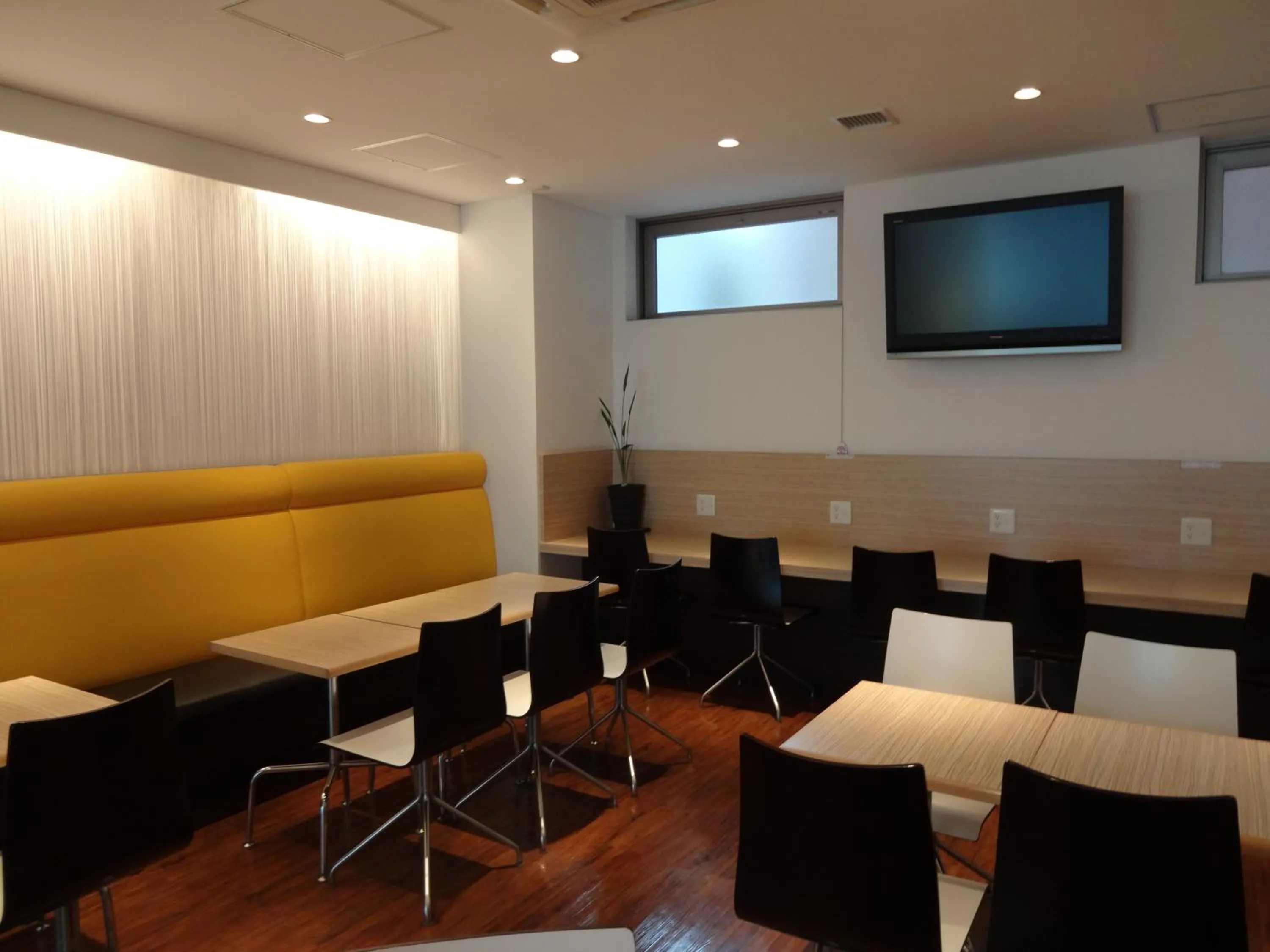 Lounge or bar in Hotel 1-2-3 Takasaki