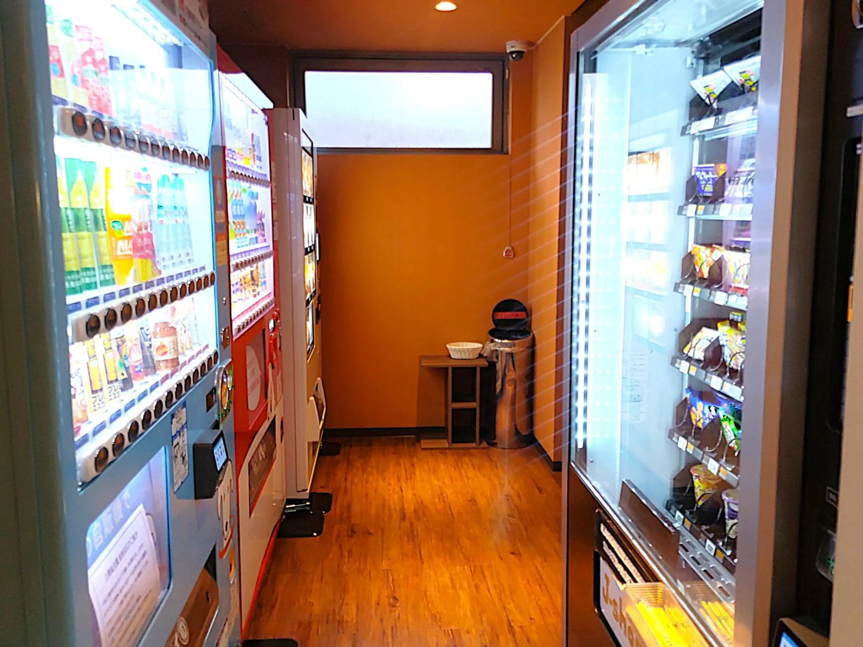 vending machine in Hotel 1-2-3 Takasaki