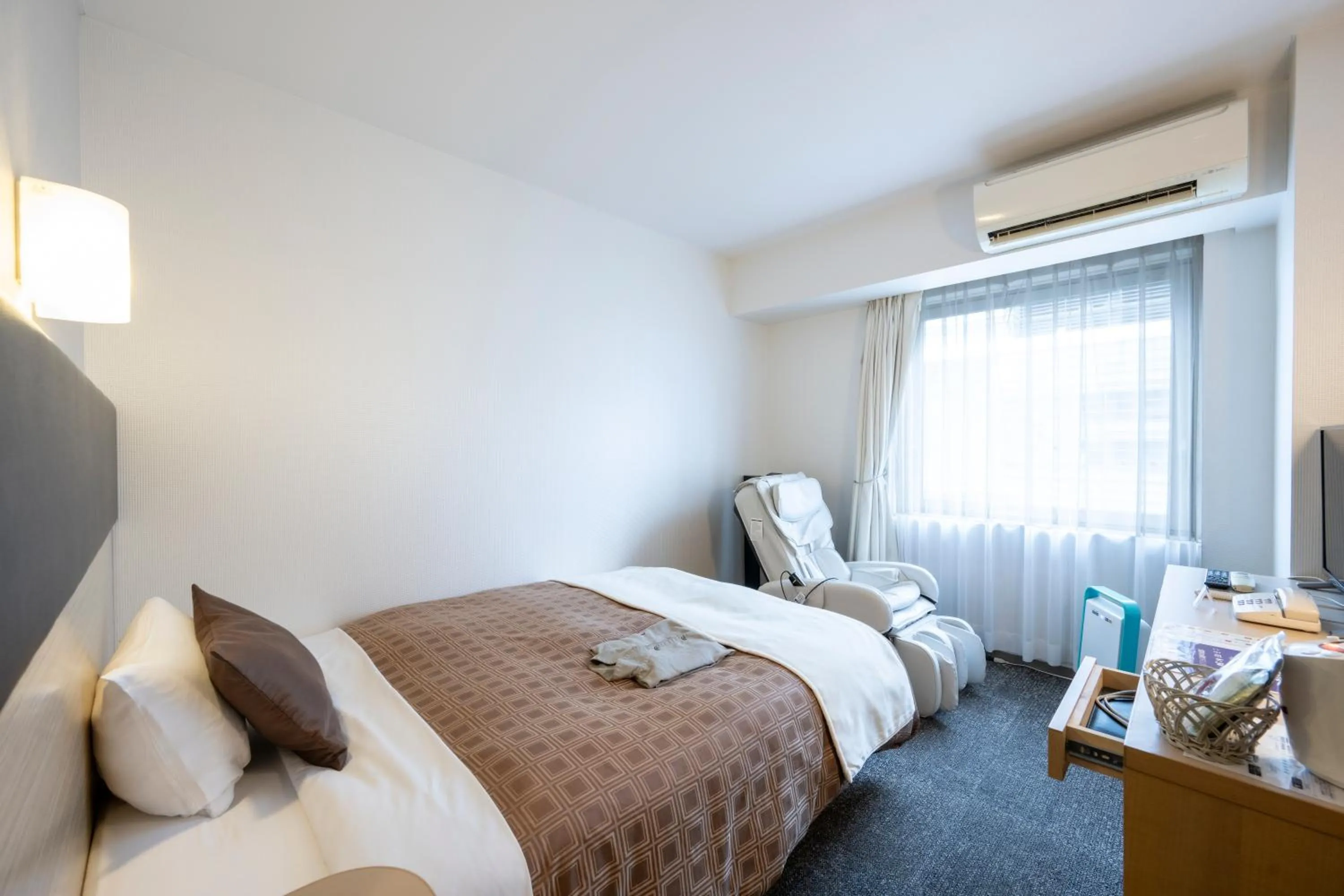 Photo of the whole room, Bed in Hotel 1-2-3 Takasaki