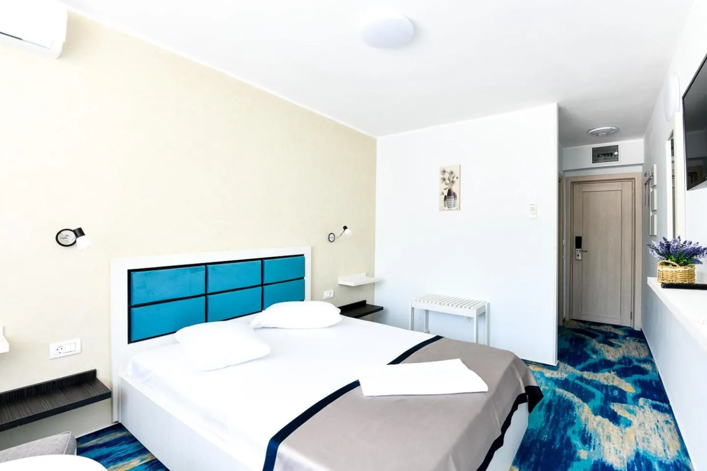 Hotel Holiday Blue