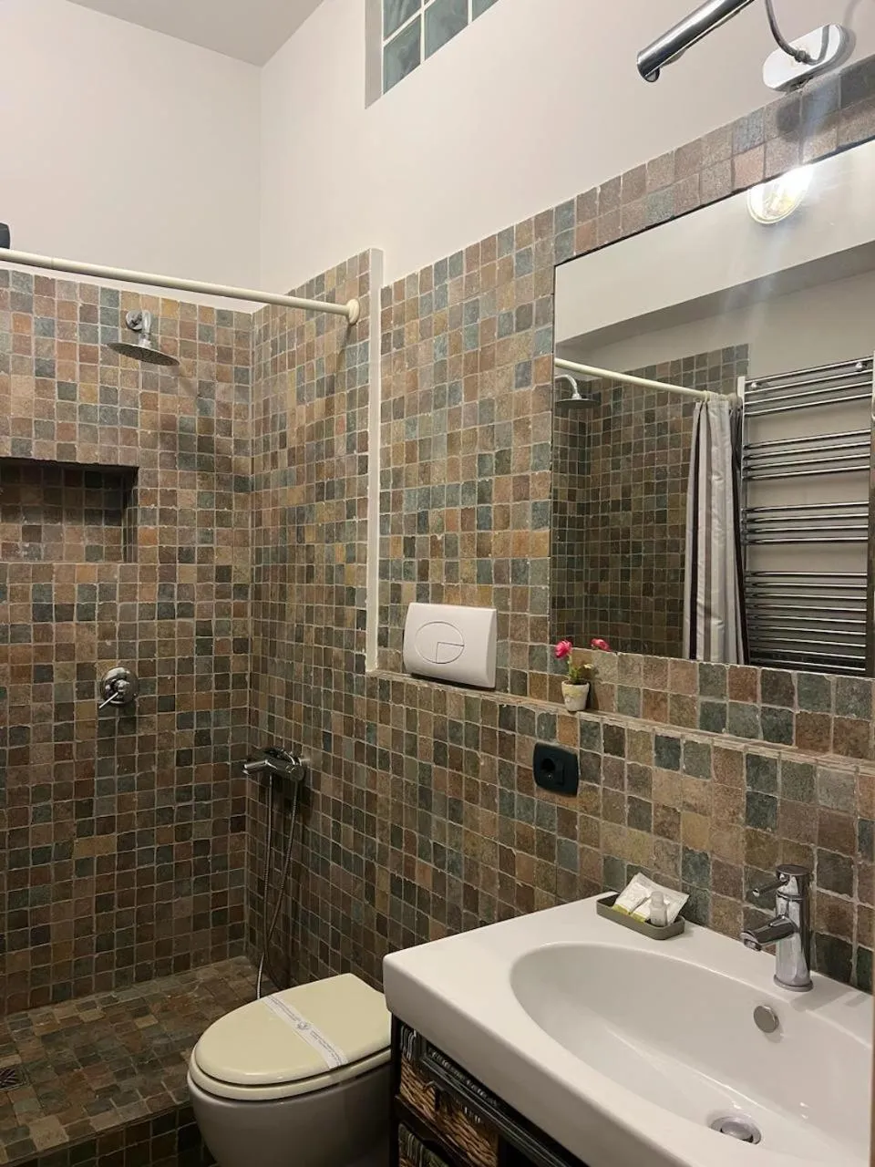 Shower in PortAtenea - Atenea Collection