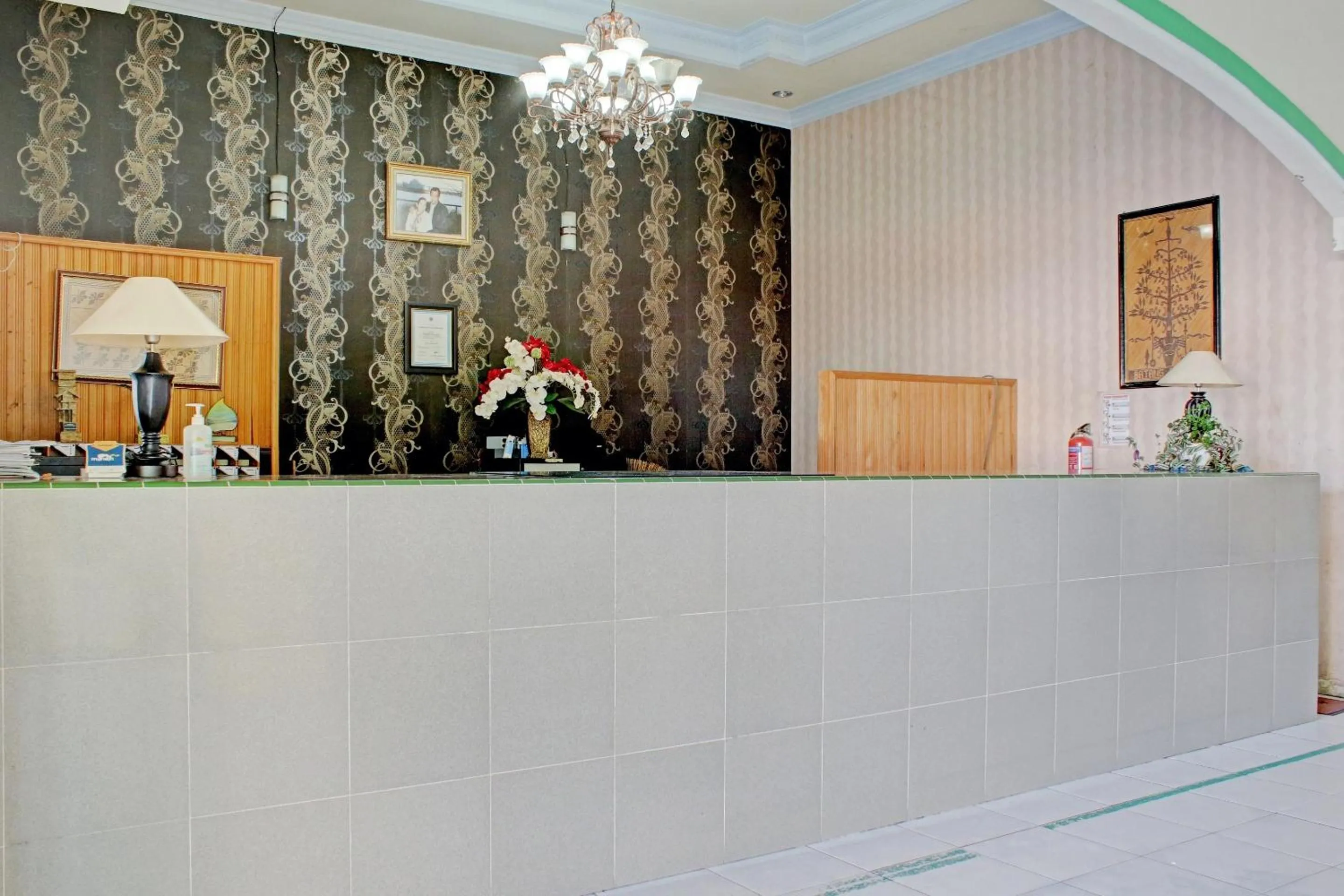 Lobby or reception in Capital O 90417 Hotel Batu Suli Internasional