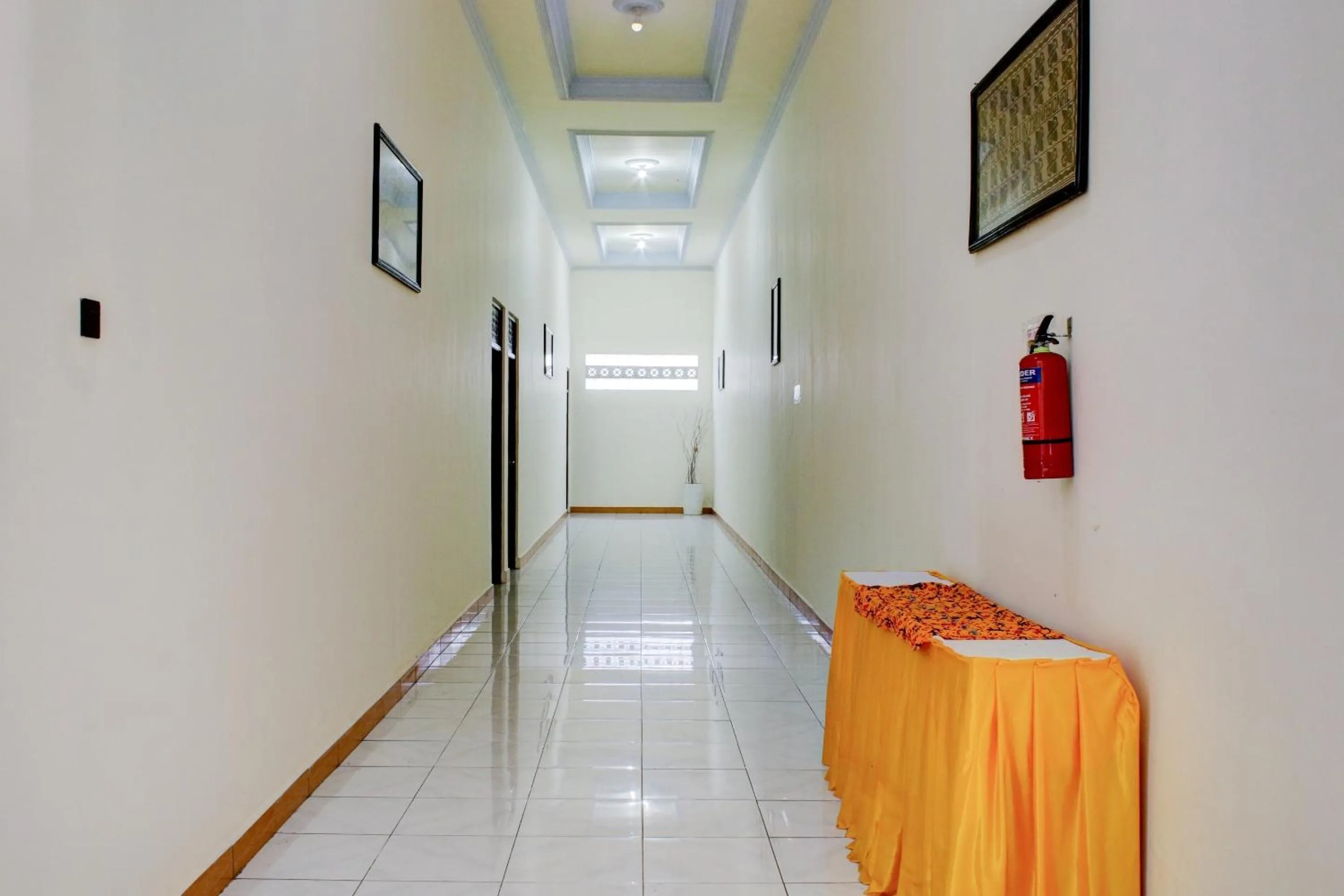 Lobby or reception in Capital O 90417 Hotel Batu Suli Internasional
