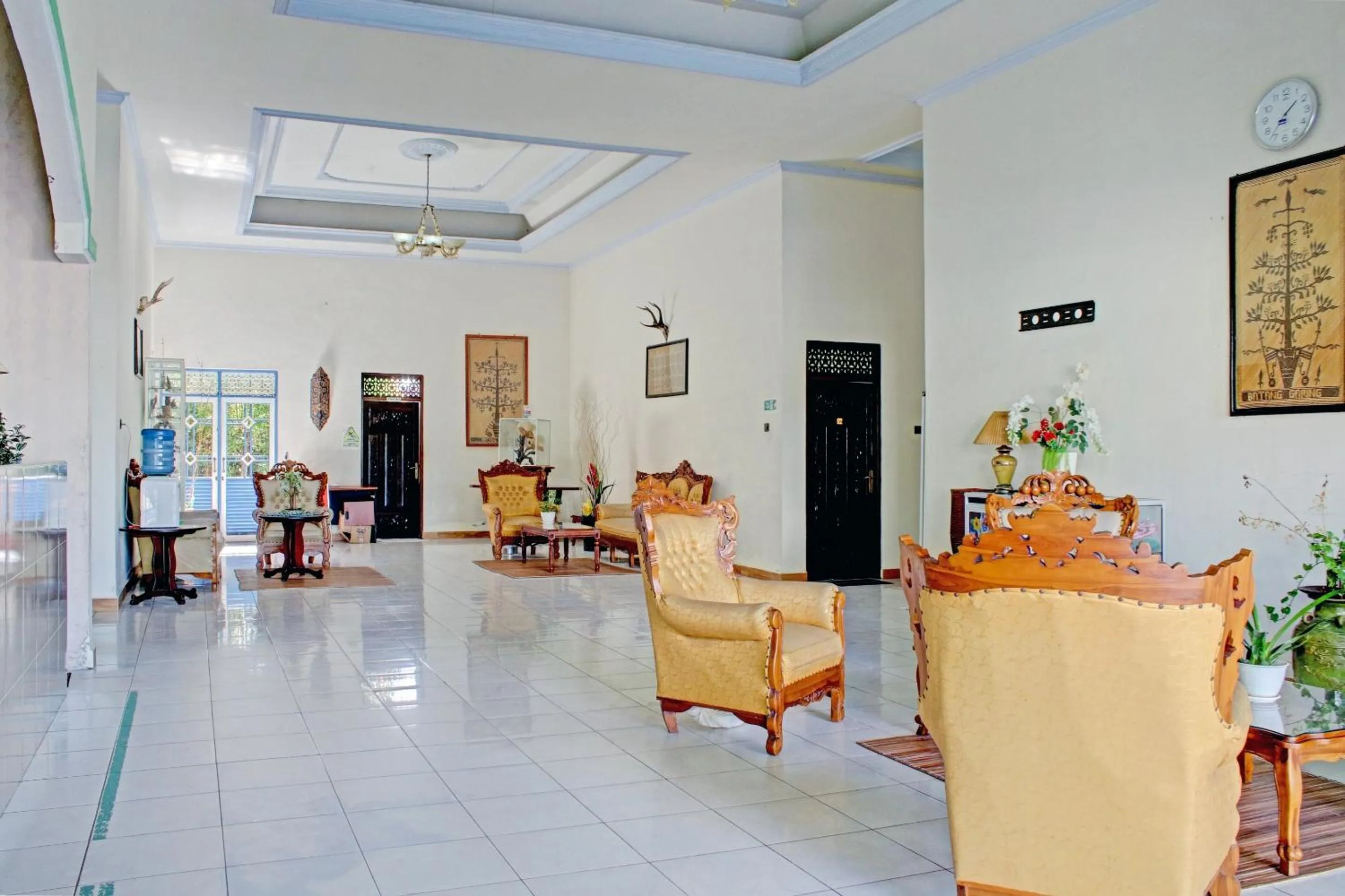 Lobby or reception in Capital O 90417 Hotel Batu Suli Internasional