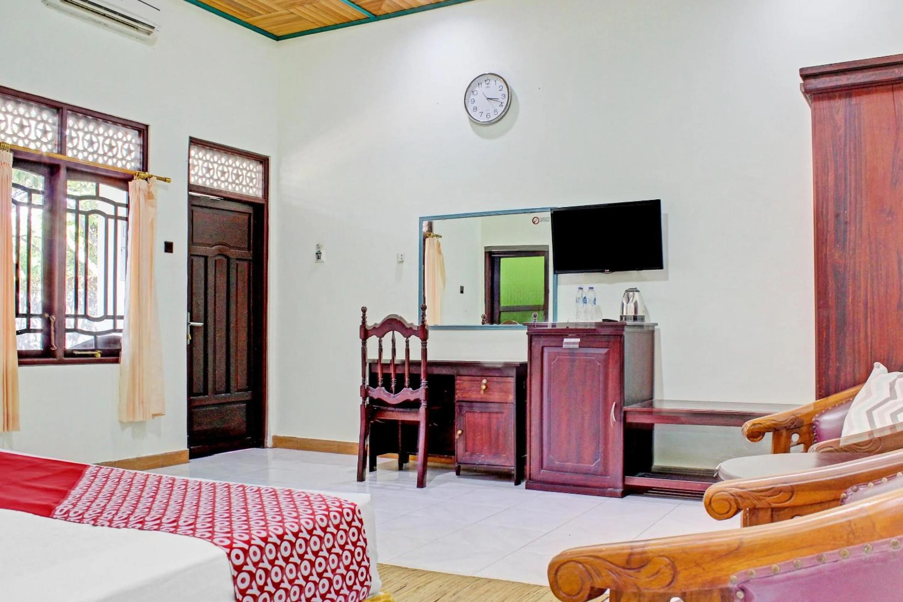 Bedroom in Capital O 90417 Hotel Batu Suli Internasional