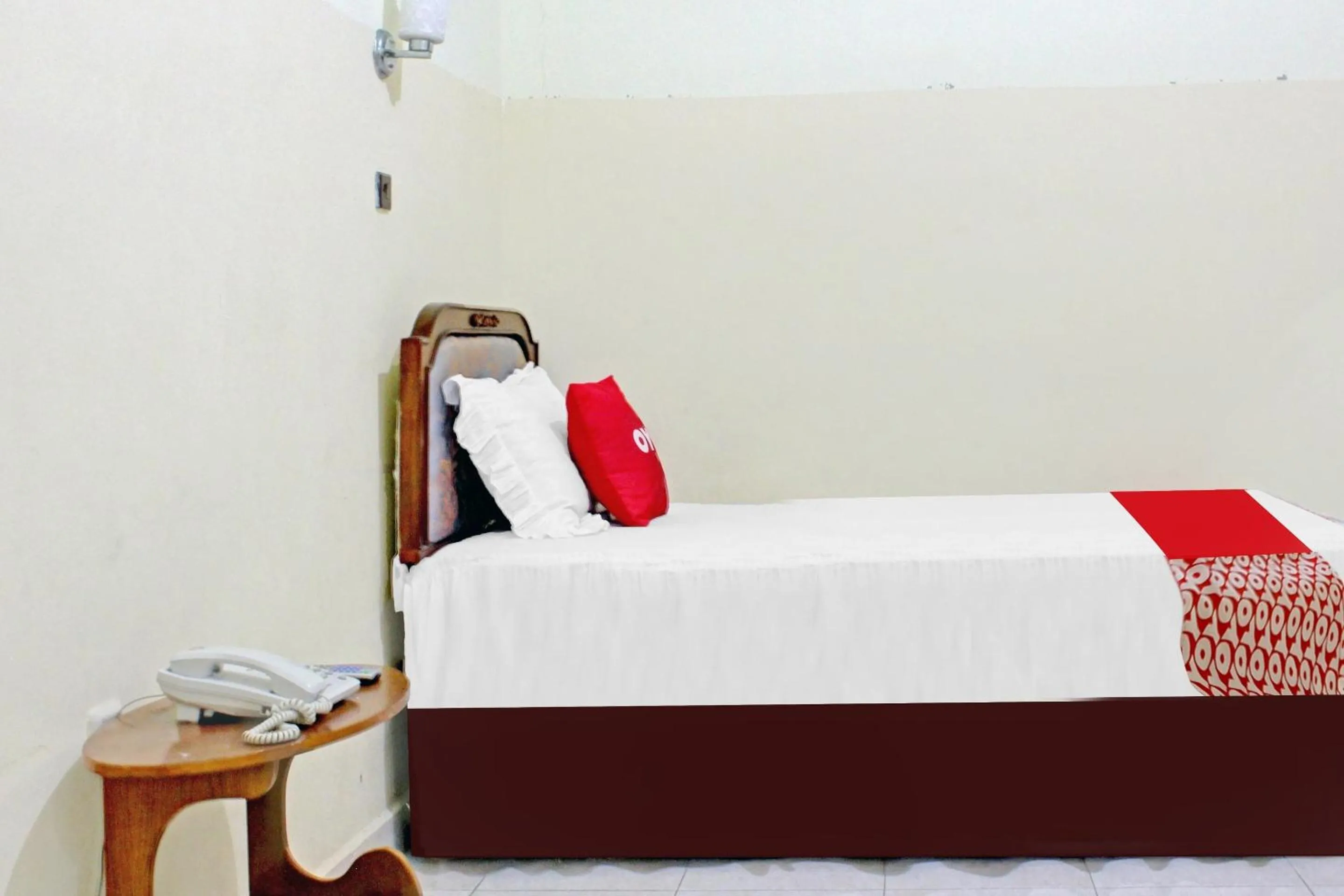 Bedroom in Capital O 90417 Hotel Batu Suli Internasional