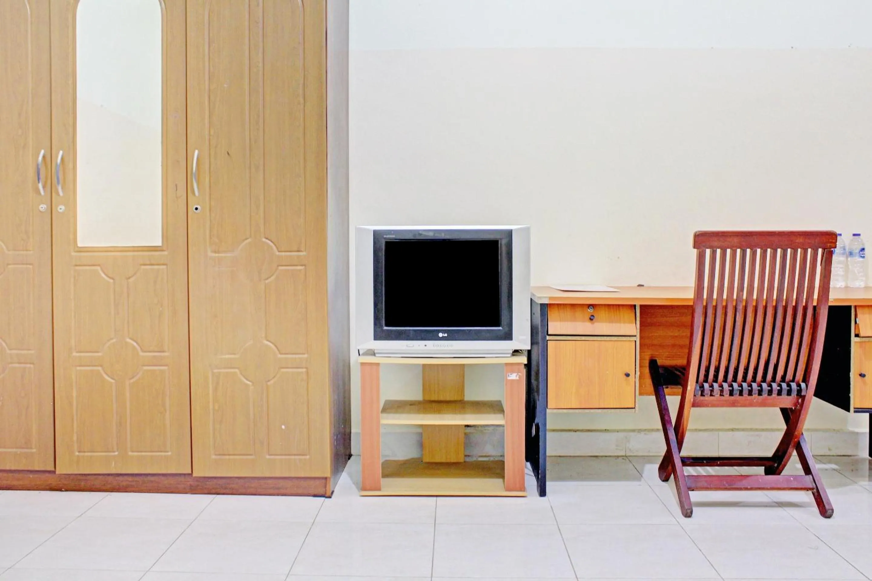 Bedroom in Capital O 90417 Hotel Batu Suli Internasional