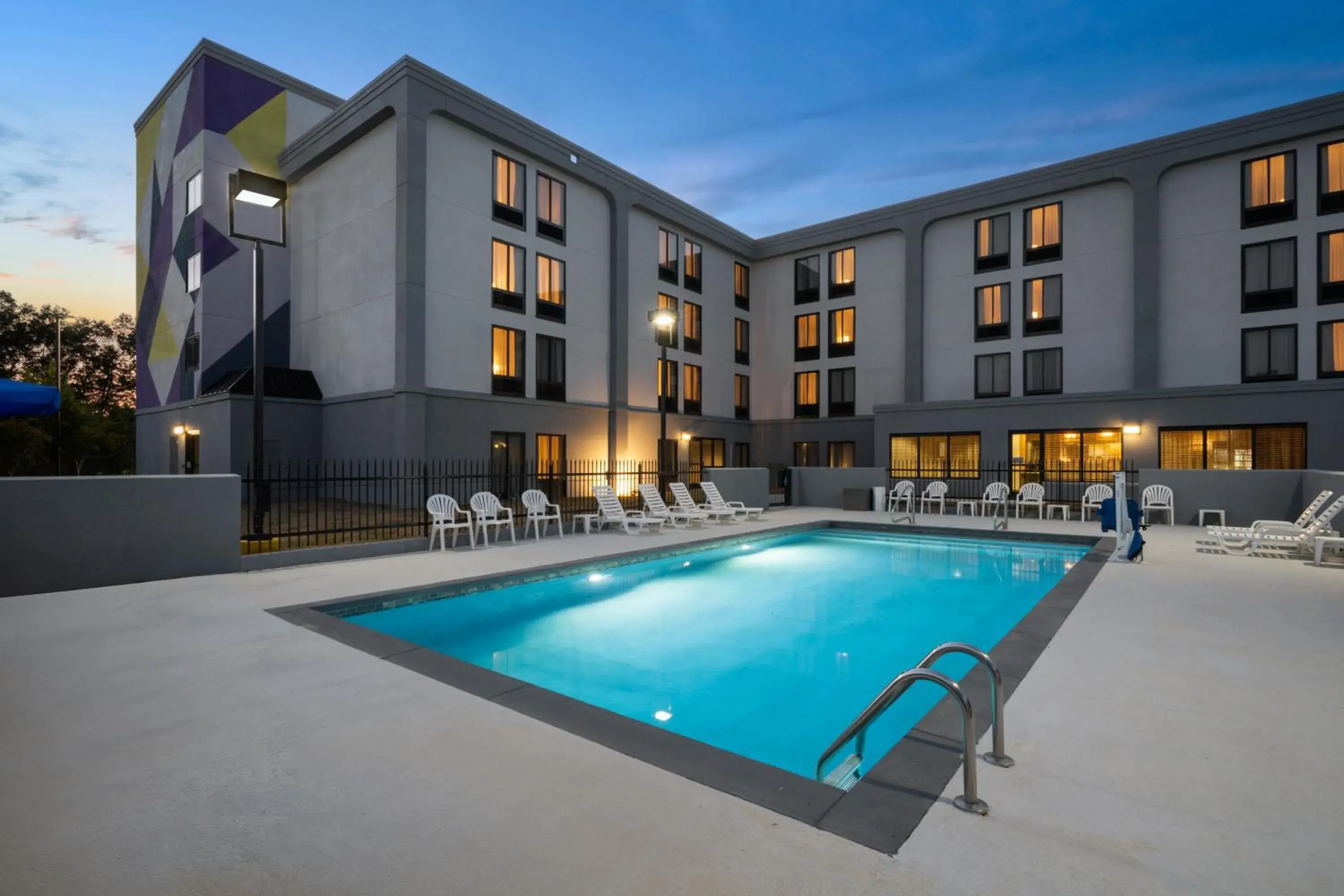 Swimming pool in Spark by Hilton Decatur Swimming pool in Spark by Hilton Decatur