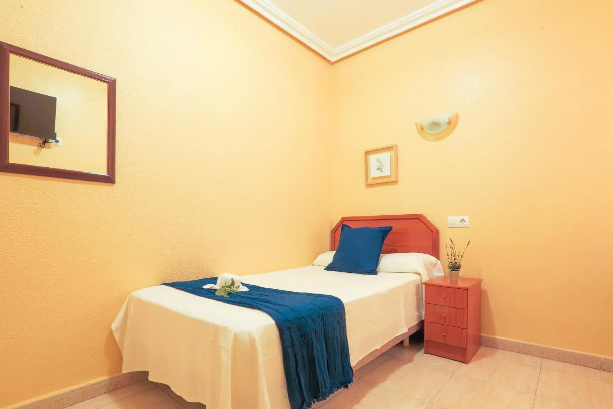 Single Room in Hotel Tuto Single Room in Hotel Tuto