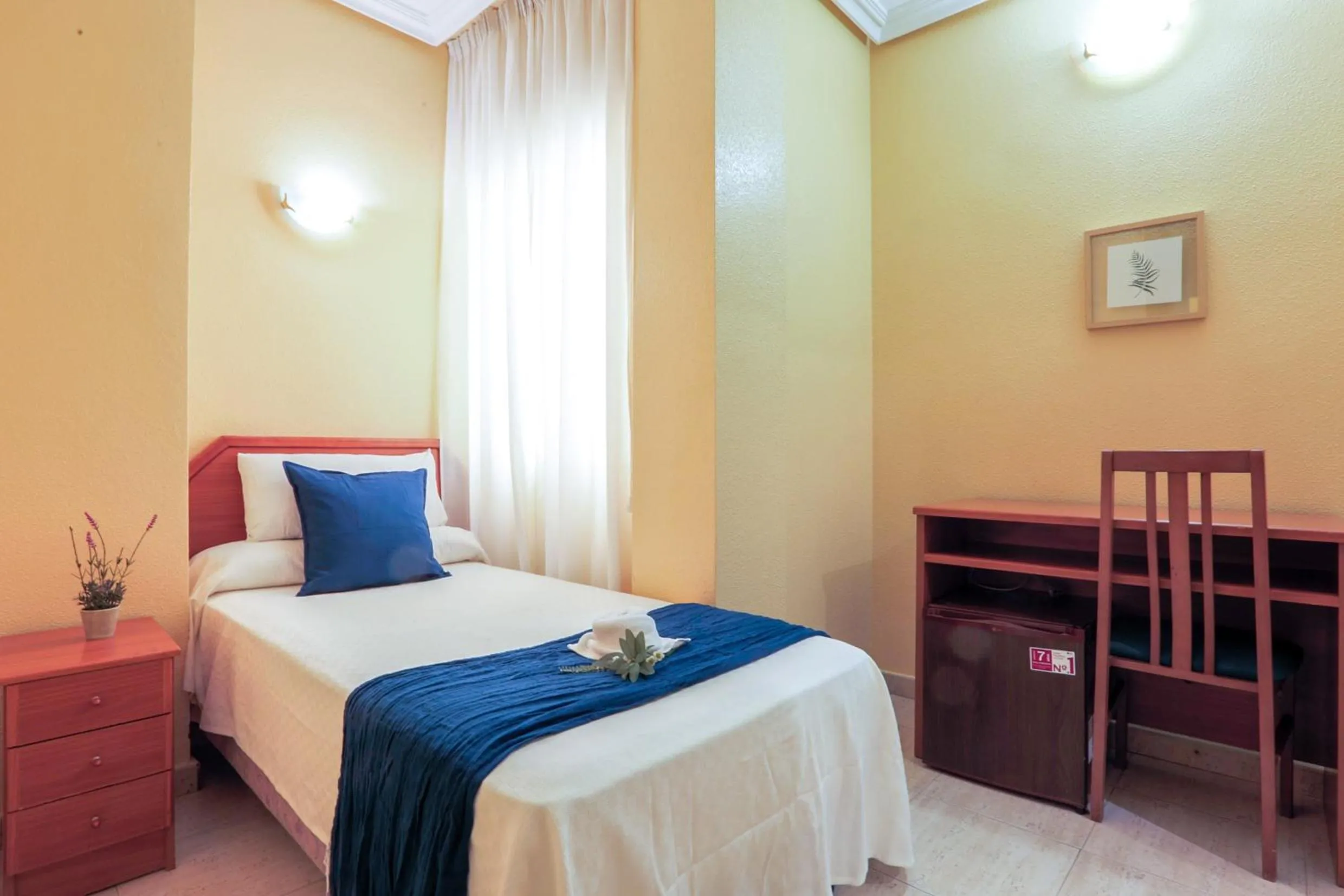 Single Room in Hotel Tuto