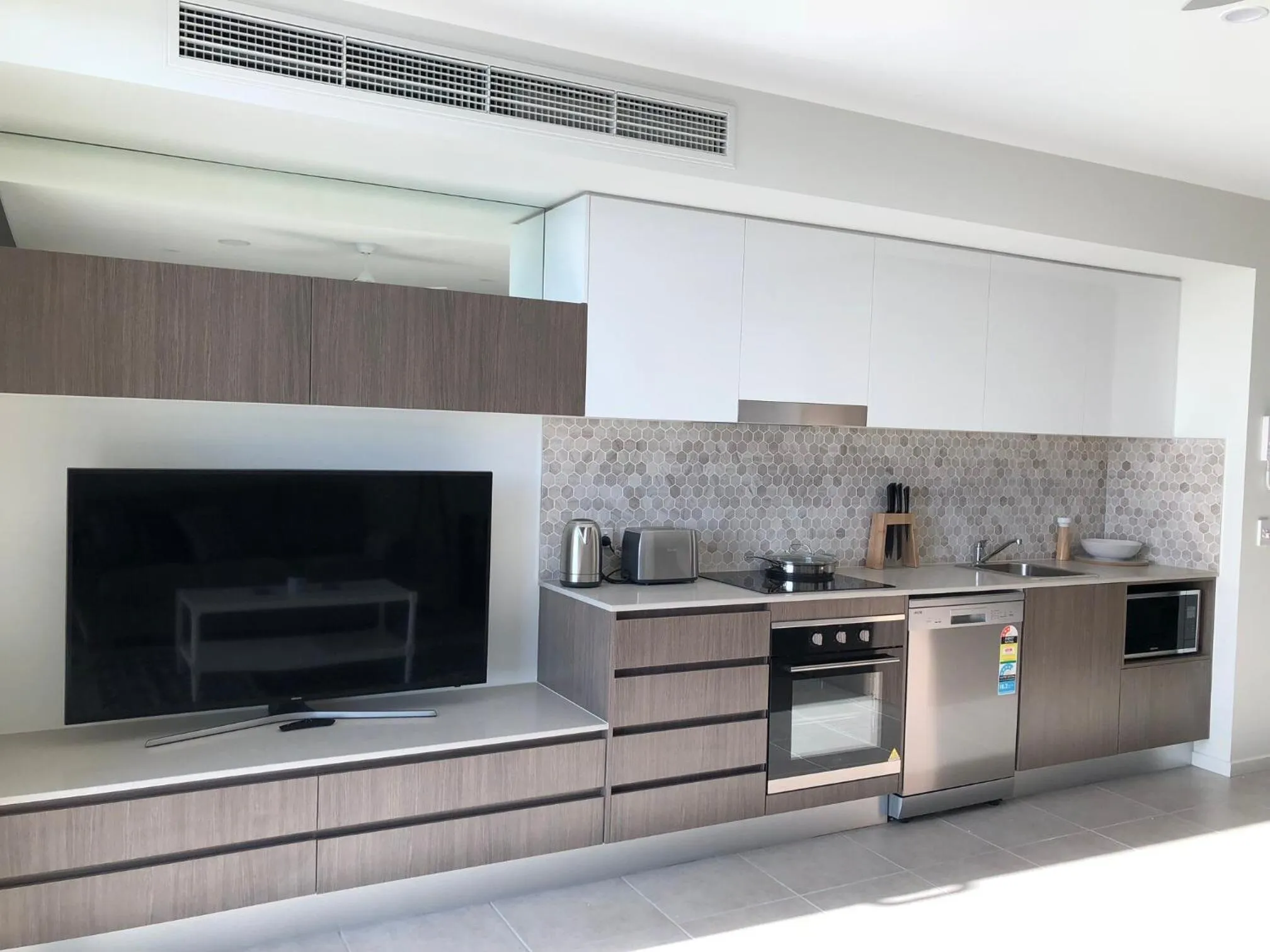 Kitchen or kitchenette in North Shore Oceanside Kawana