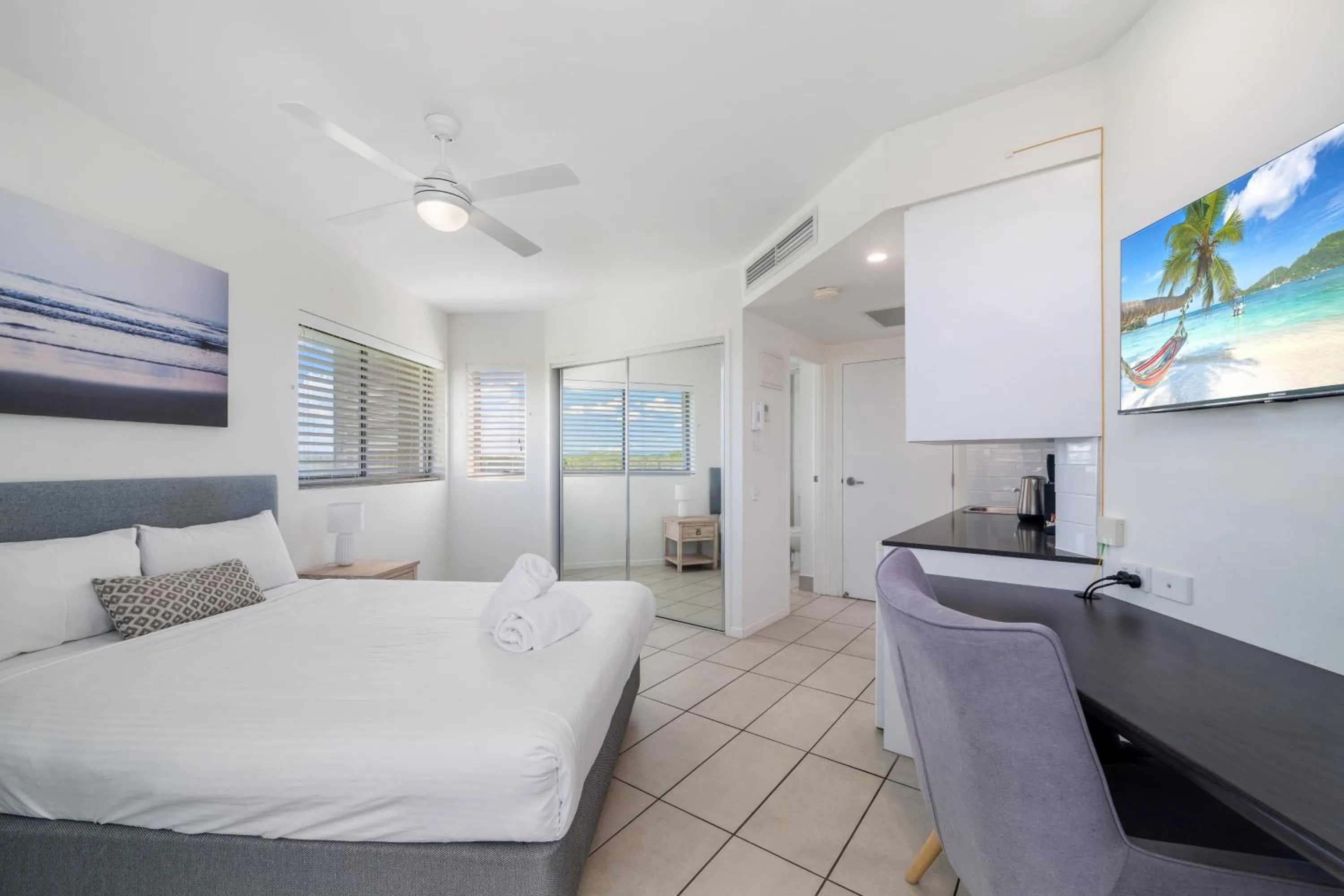 Bedroom, Bed in North Shore Oceanside Kawana