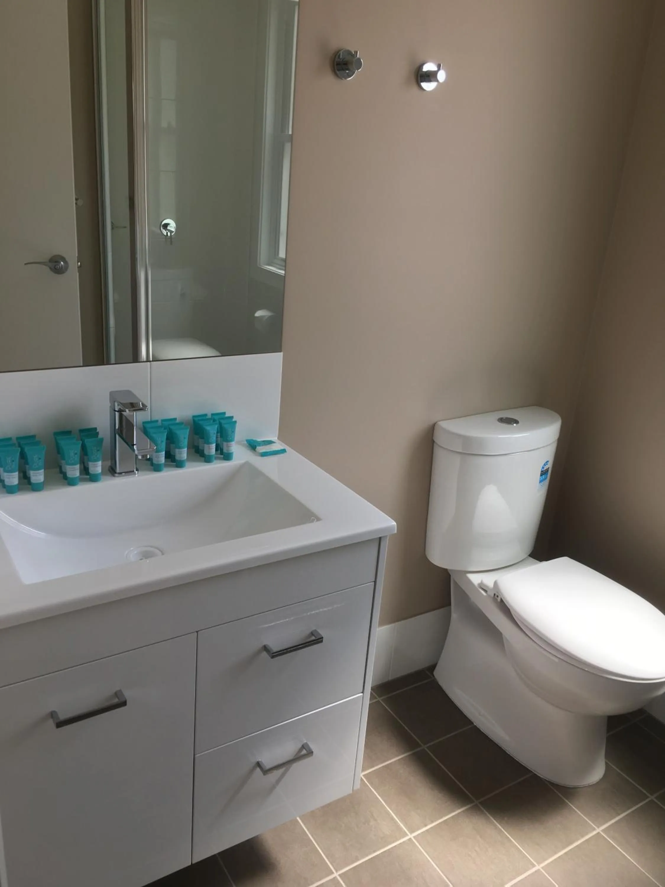 Toilet in Huskisson Beach Escape