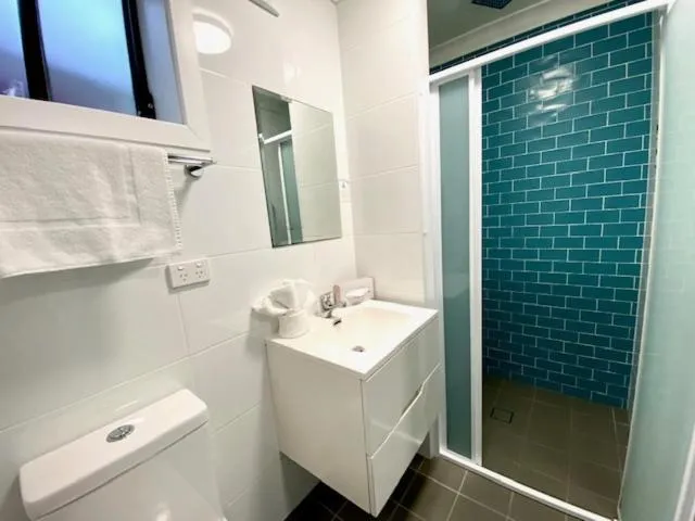 Shower in Huskisson Beach Escape