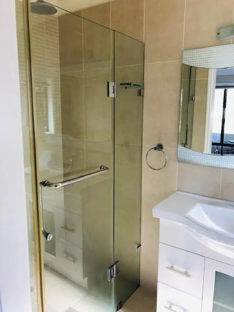 Shower in Huskisson Beach Escape