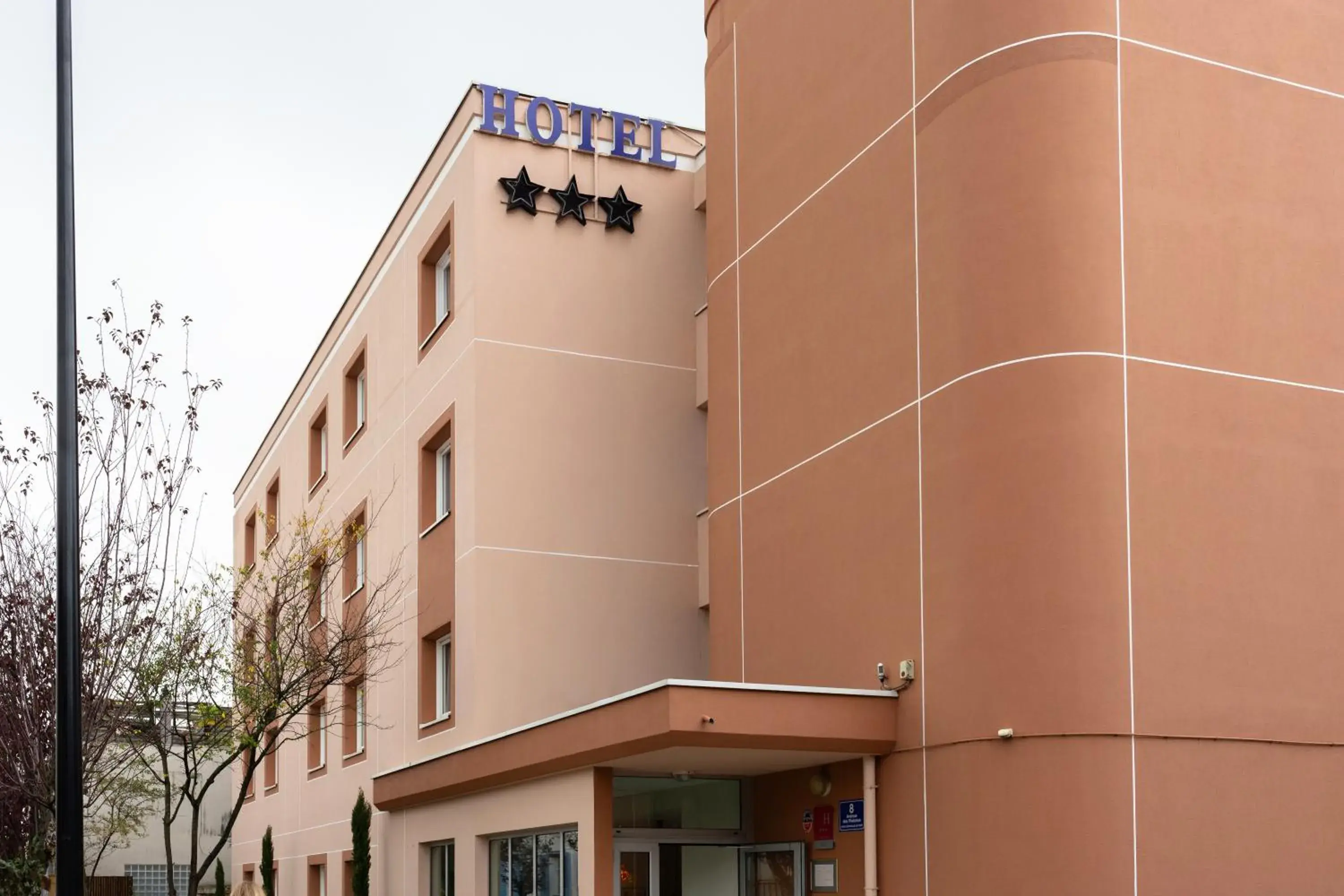 Facade/entrance in Hôtel Alliance - Proche Paris Facade/entrance in Hôtel Alliance - Proche Paris