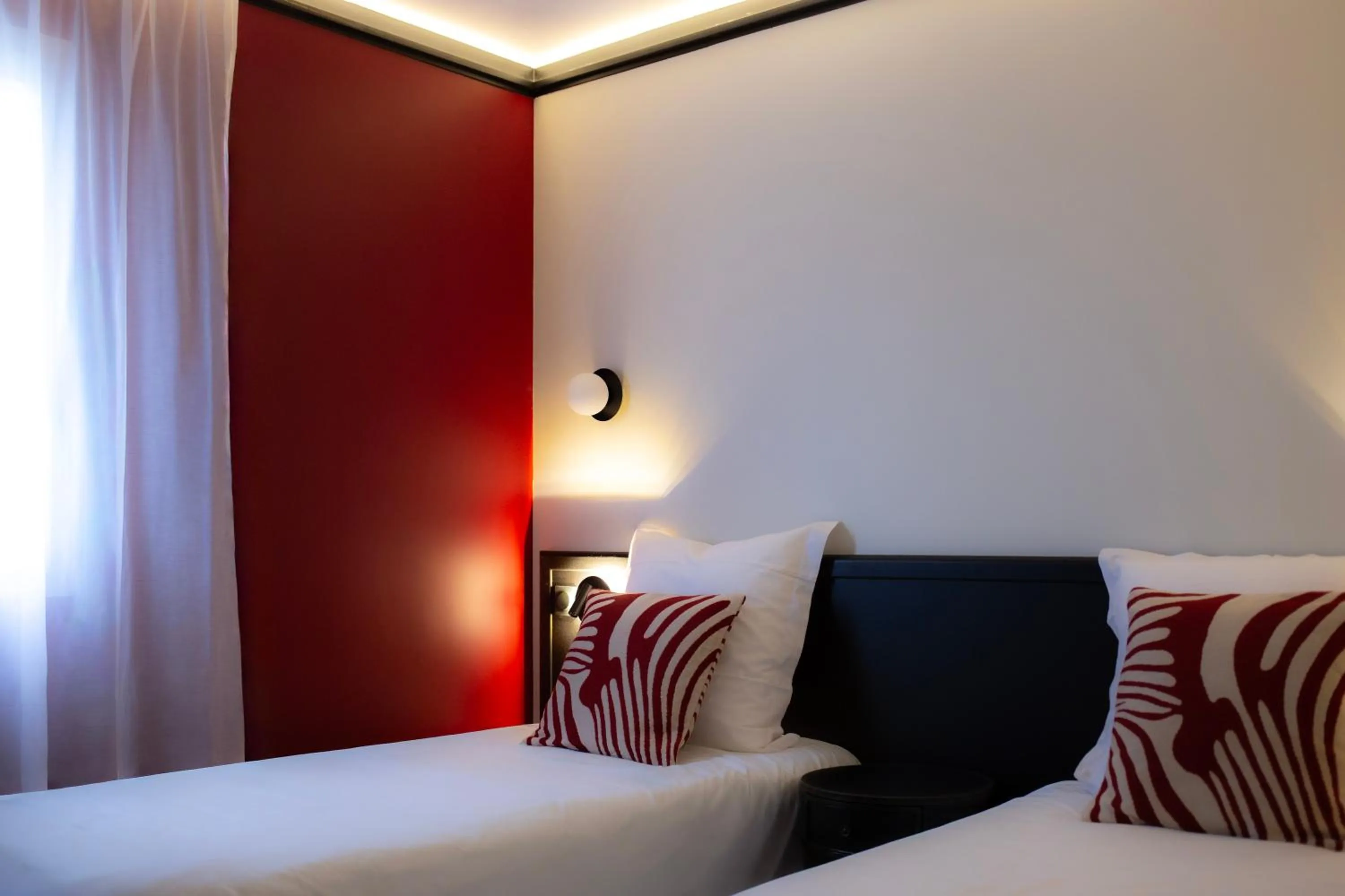 Bed in Hôtel Alliance - Proche Paris