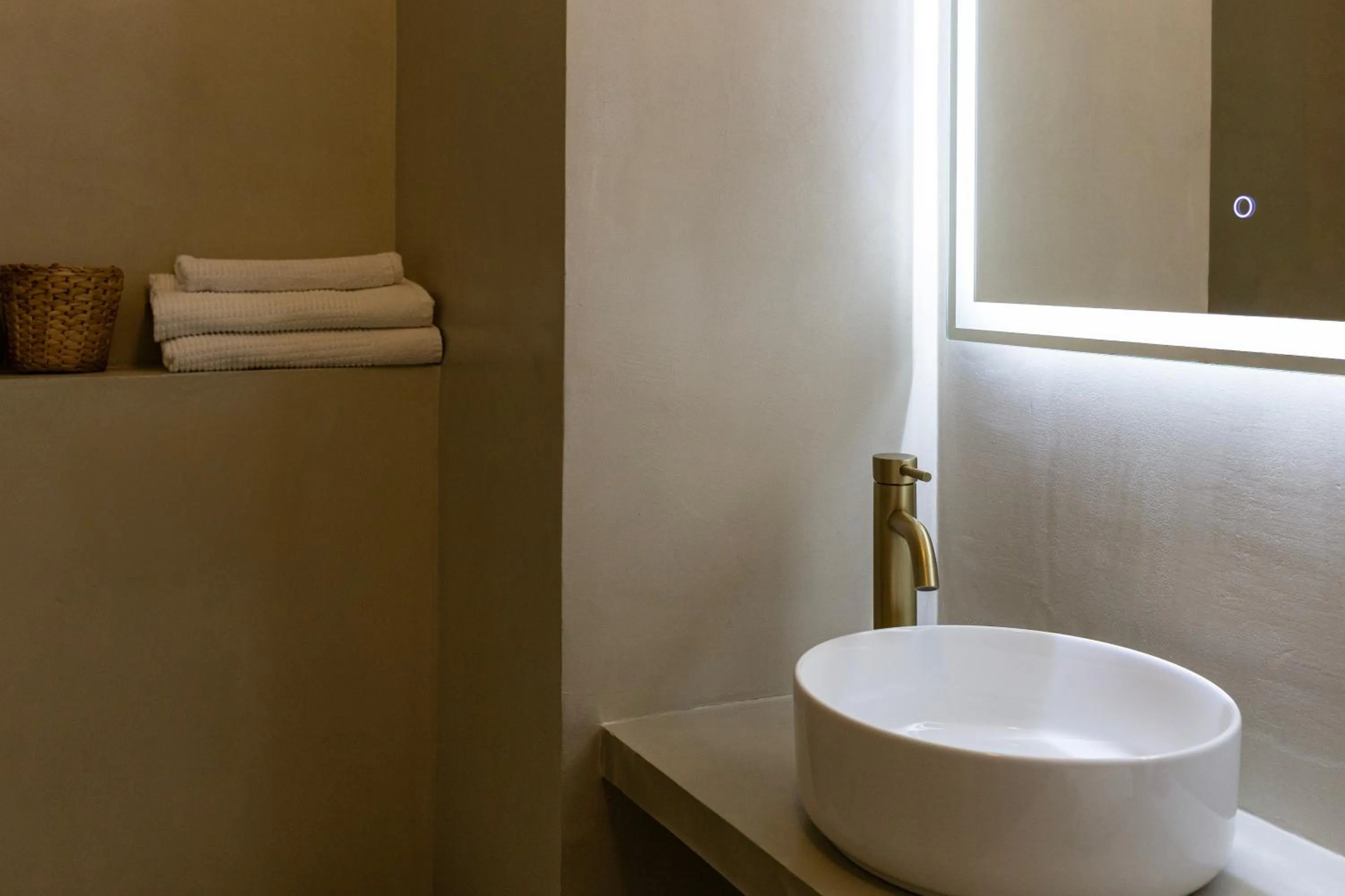 Bathroom in Hôtel Alliance - Proche Paris