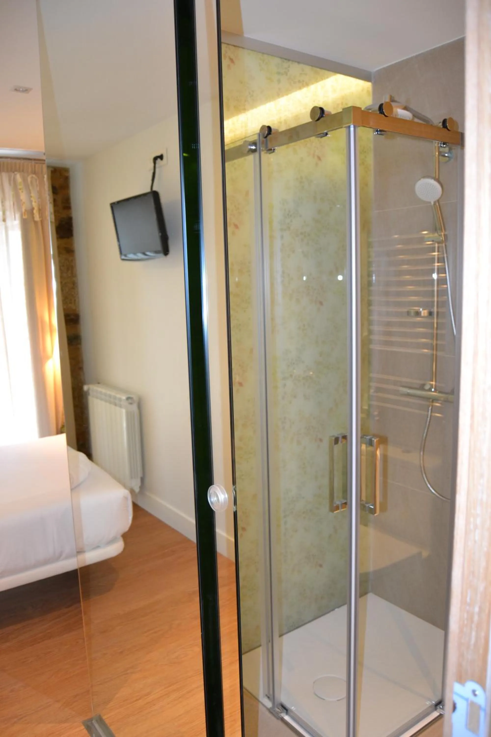 Shower in Deniké Grupo Atalaia