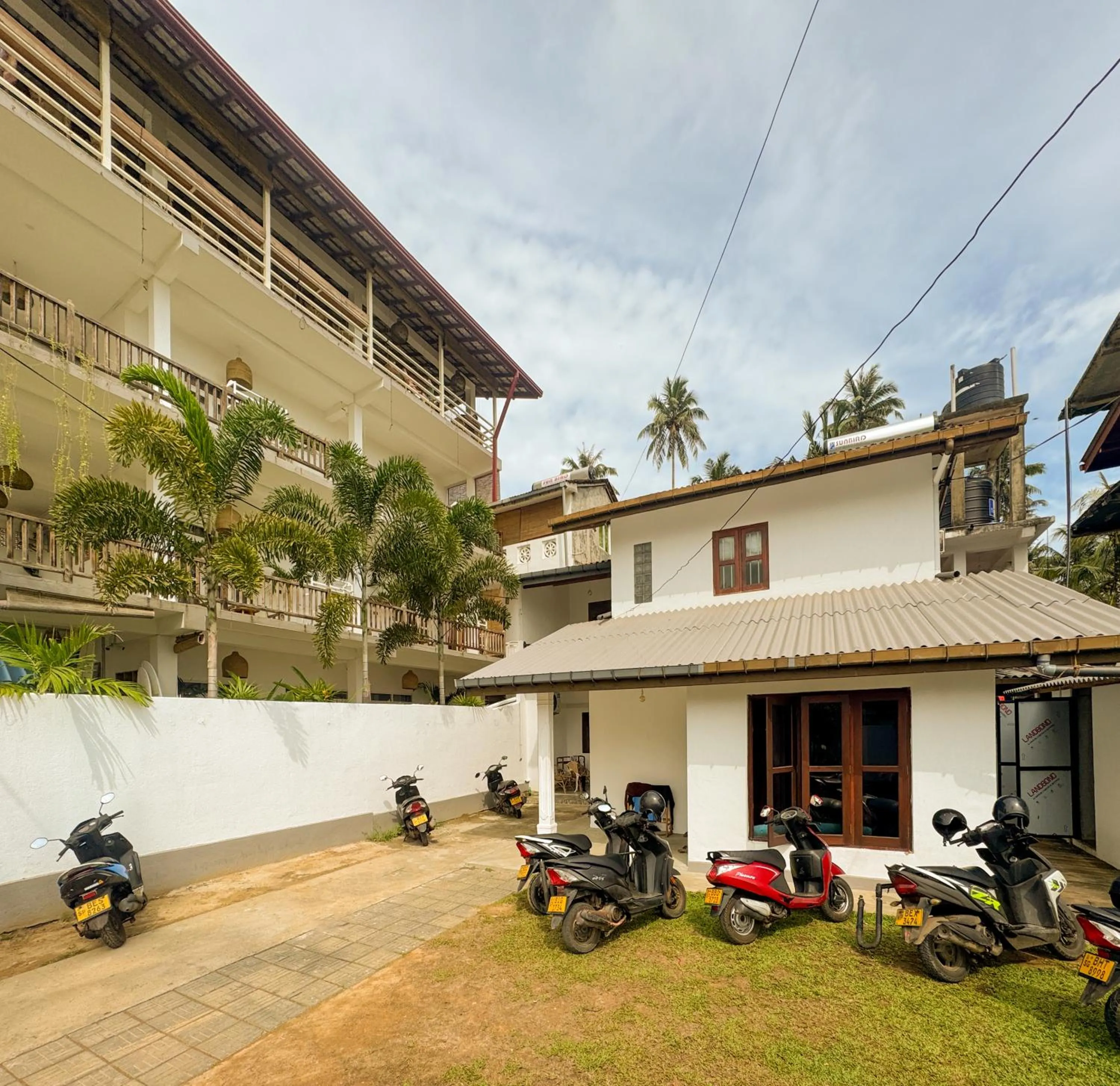 Property building in Lucky's Surf Camp