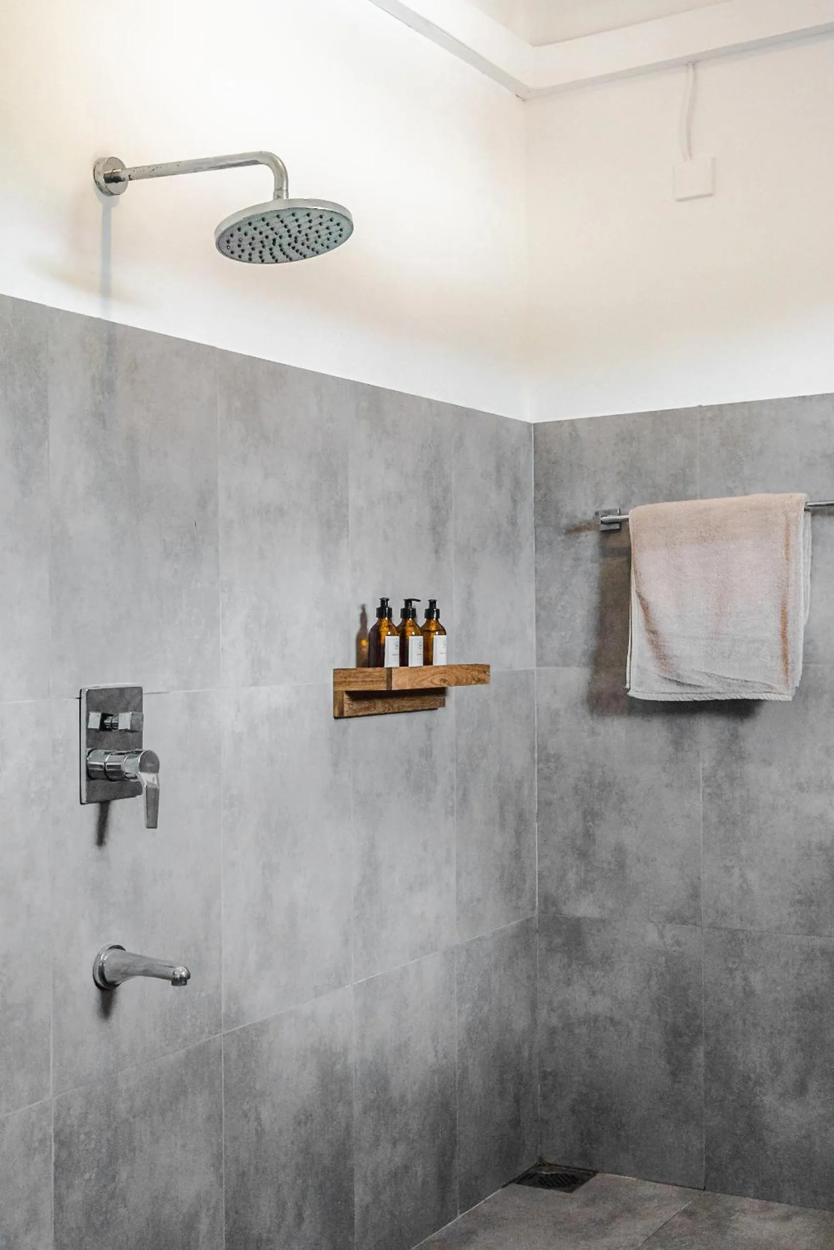 Shower in Lucky's Surf Camp