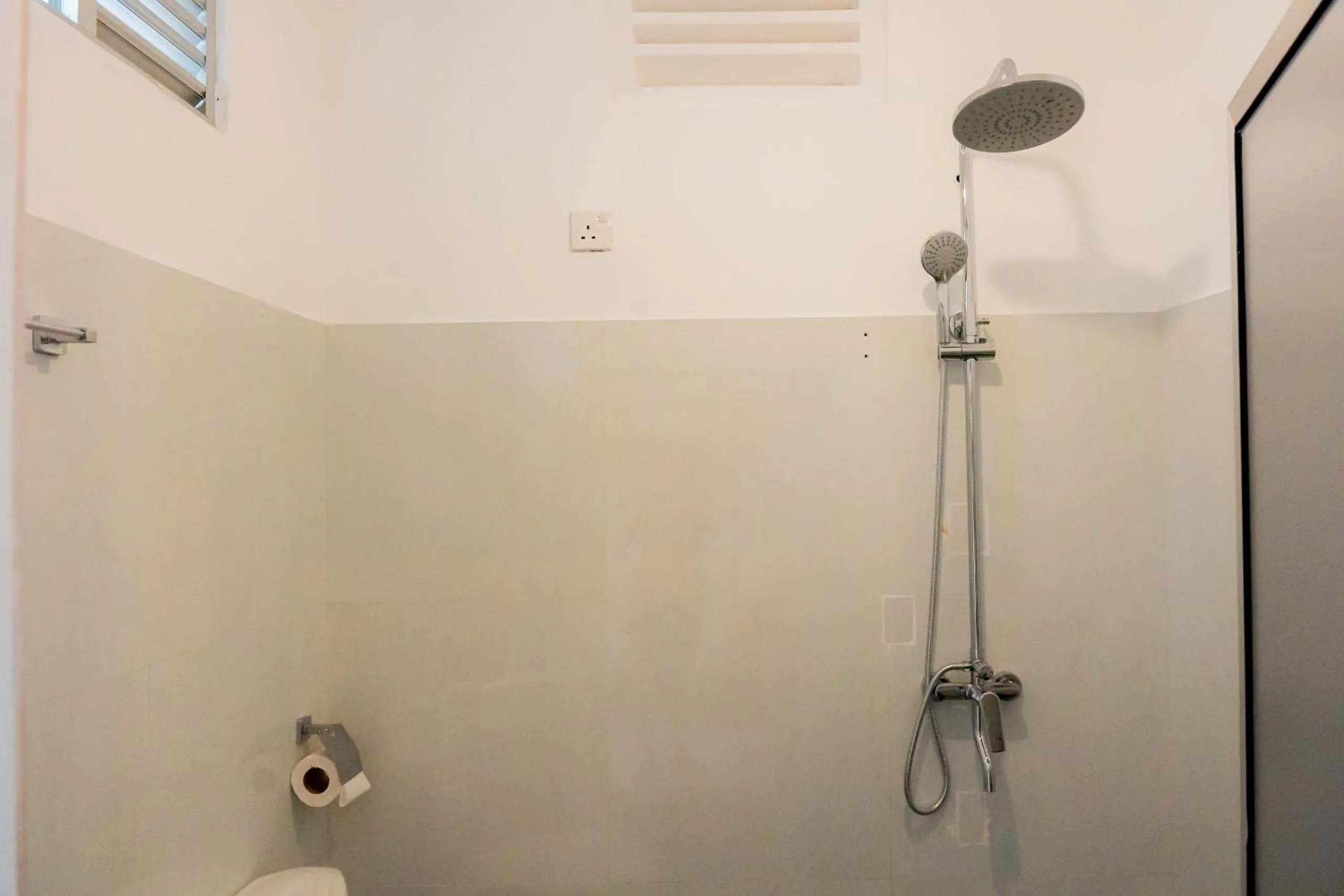 Shower in Lucky's Surf Camp