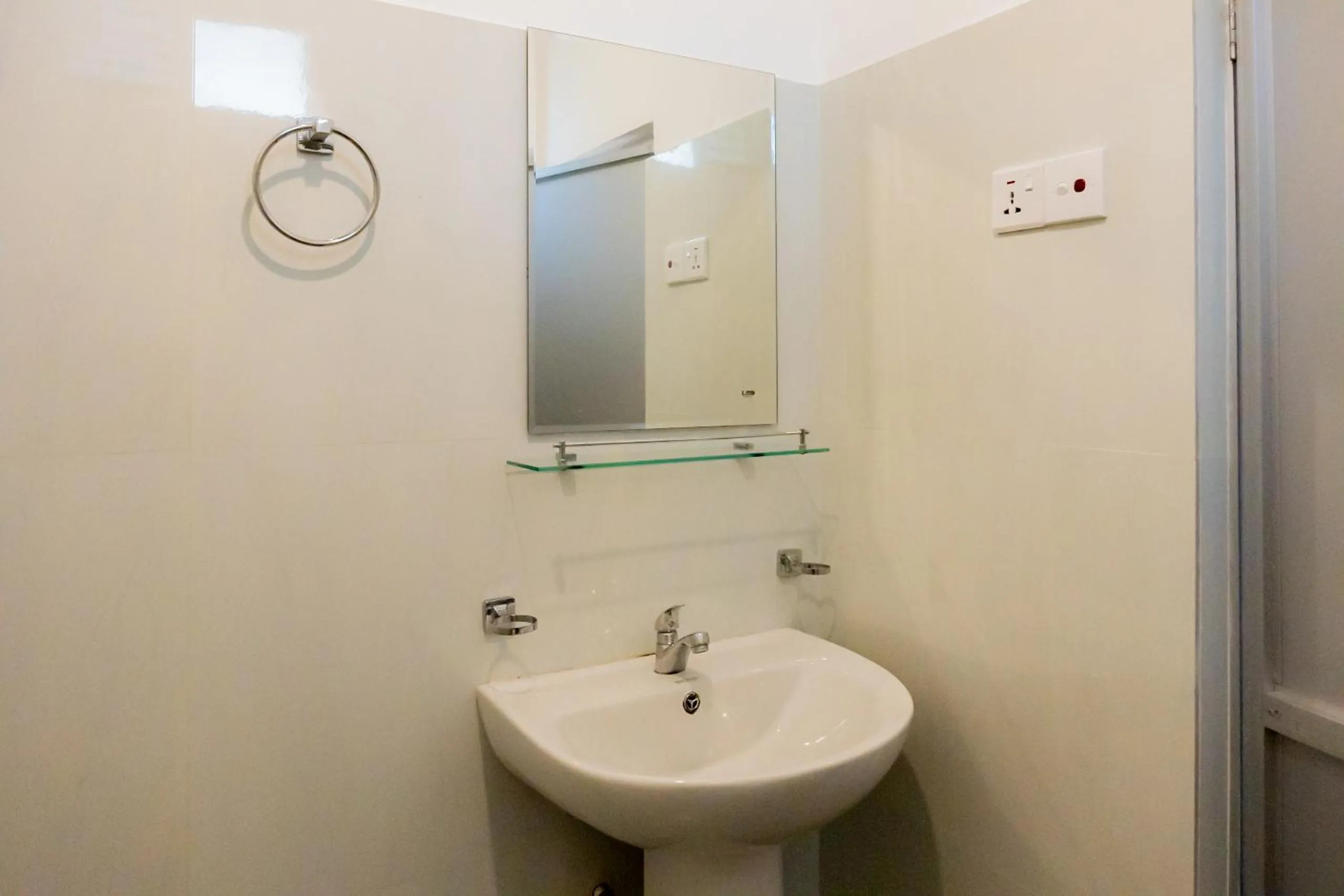 Bathroom in Lucky's Surf Camp